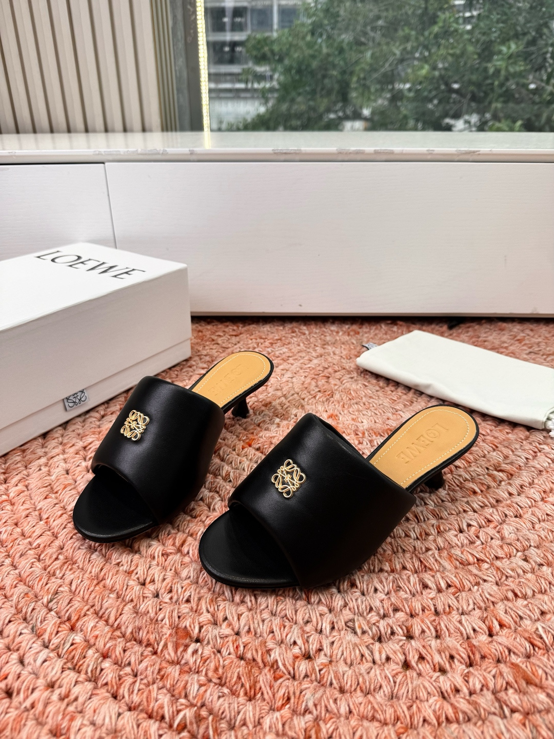 🌾G042顶级品质LOEWE 罗意威 法式复古感的拖鞋来啦！✔️饰以Anagram Pebble标志性元