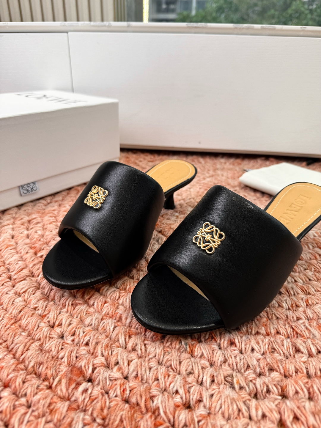 🌾G042顶级品质LOEWE 罗意威 法式复古感的拖鞋来啦！✔️饰以Anagram Pebble标志性元