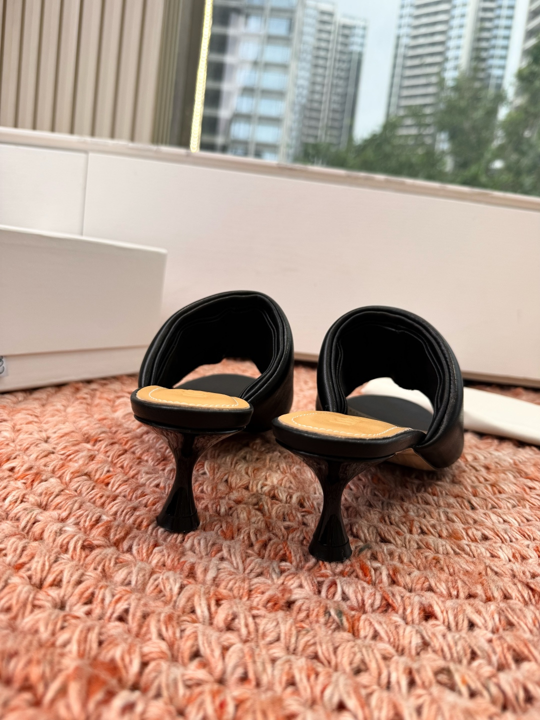 🌾G042顶级品质LOEWE 罗意威 法式复古感的拖鞋来啦！✔️饰以Anagram Pebble标志性元