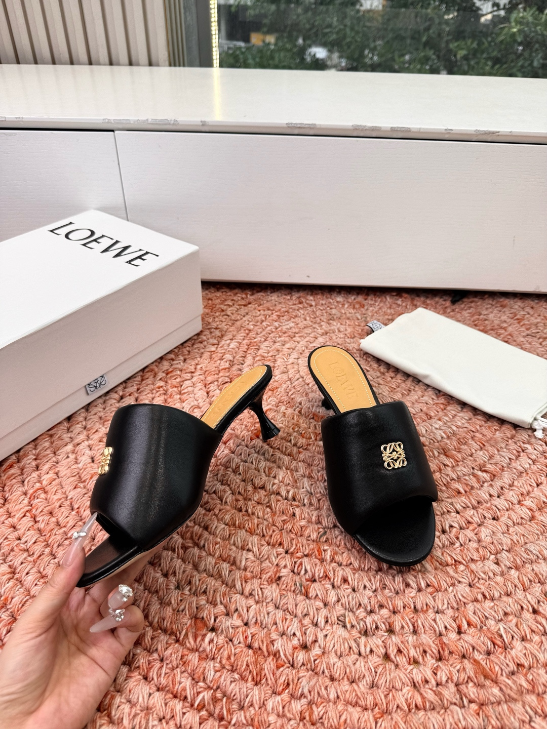 🌾G042顶级品质LOEWE 罗意威 法式复古感的拖鞋来啦！✔️饰以Anagram Pebble标志性元