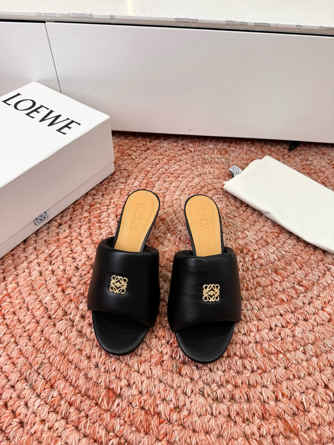 🌾G042顶级品质LOEWE 罗意威 法式复古感的拖鞋来啦！✔️饰以Anagram Pebble标志性元