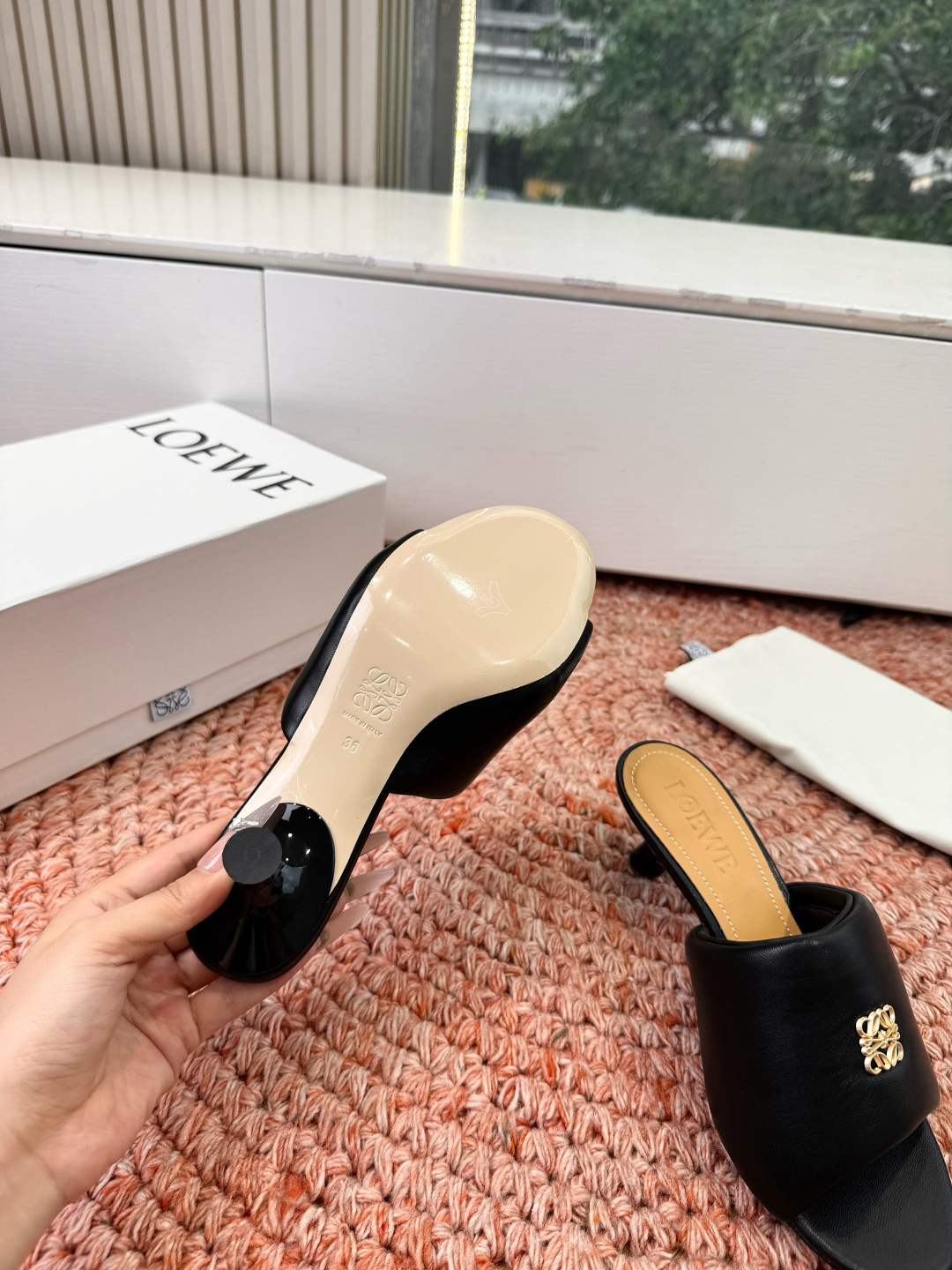 🌾G042顶级品质LOEWE 罗意威 法式复古感的拖鞋来啦！✔️饰以Anagram Pebble标志性元