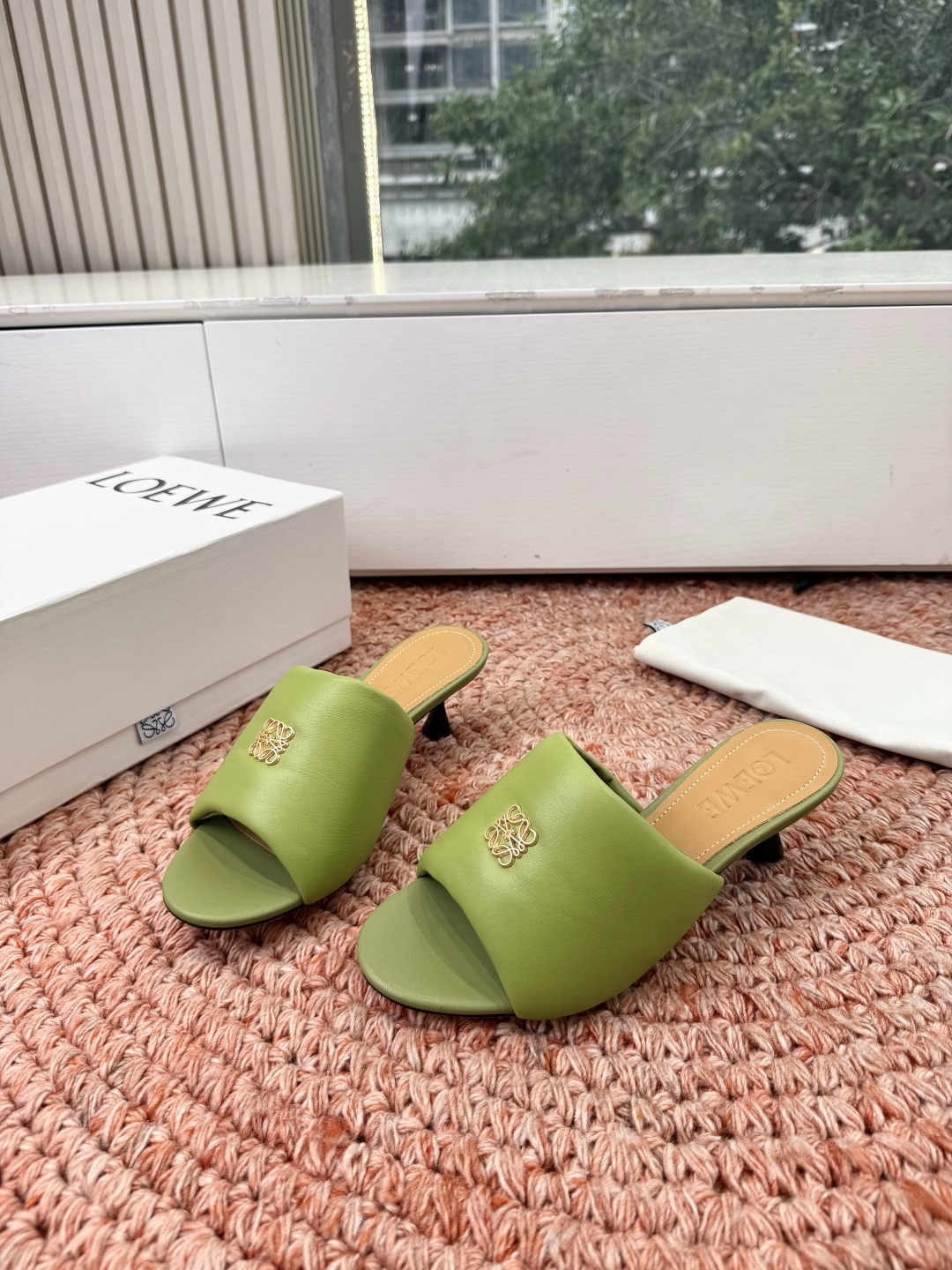 🌾G042顶级品质LOEWE 罗意威 法式复古感的拖鞋来啦！✔️饰以Anagram Pebble标志性元