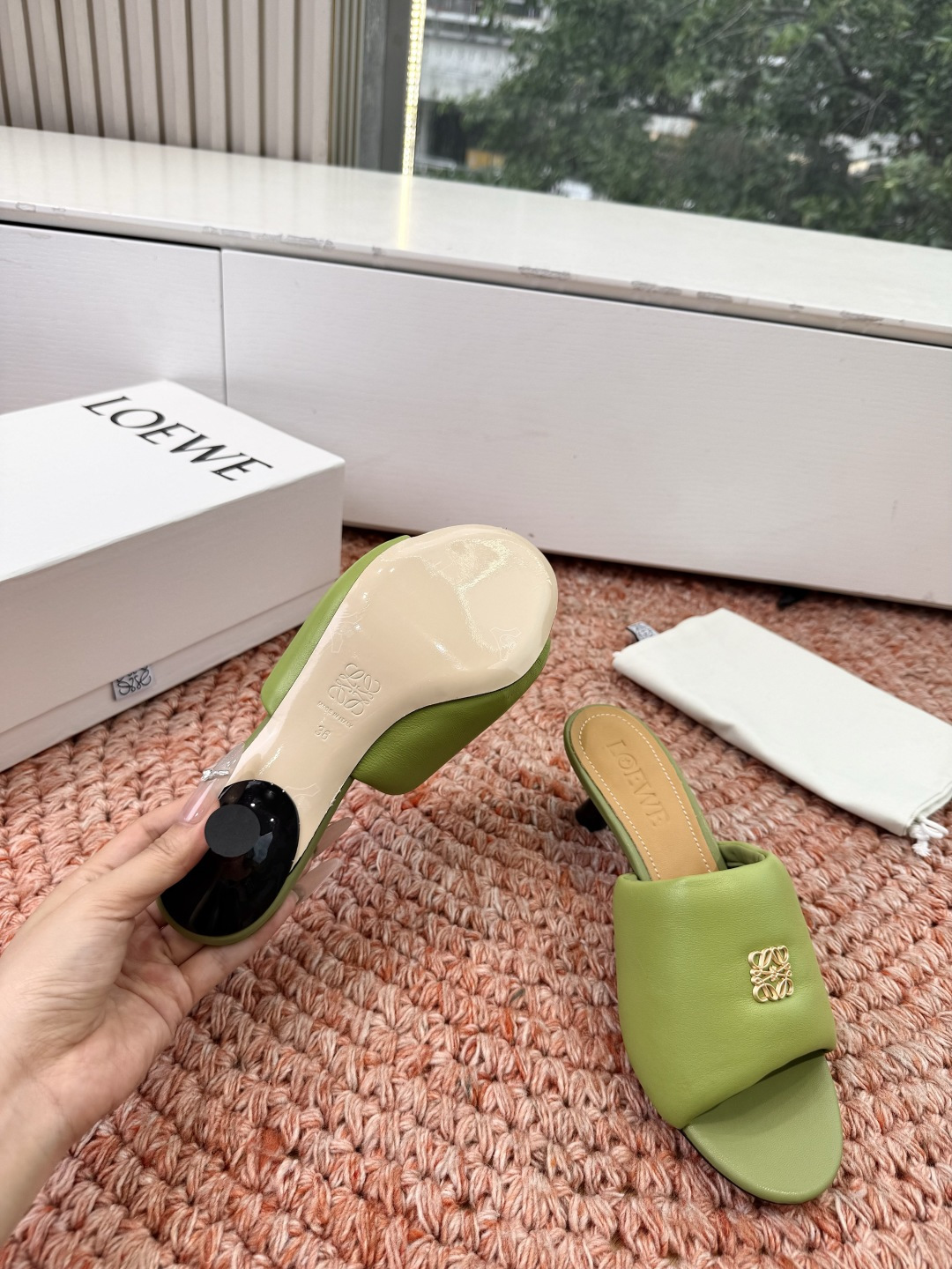 🌾G042顶级品质LOEWE 罗意威 法式复古感的拖鞋来啦！✔️饰以Anagram Pebble标志性元