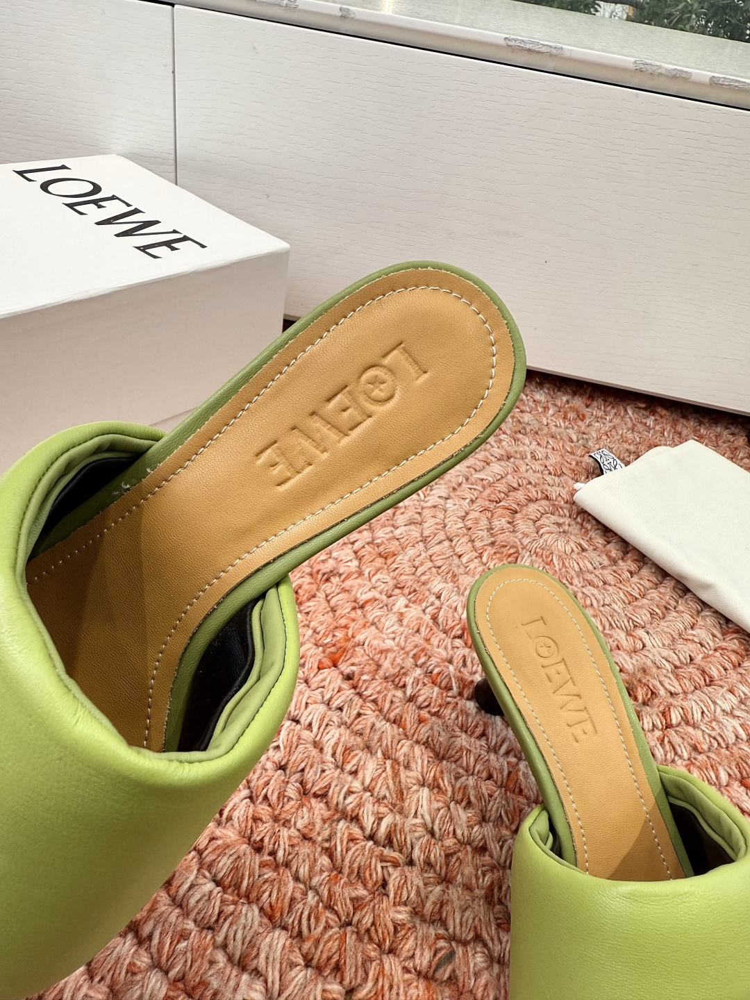 🌾G042顶级品质LOEWE 罗意威 法式复古感的拖鞋来啦！✔️饰以Anagram Pebble标志性元