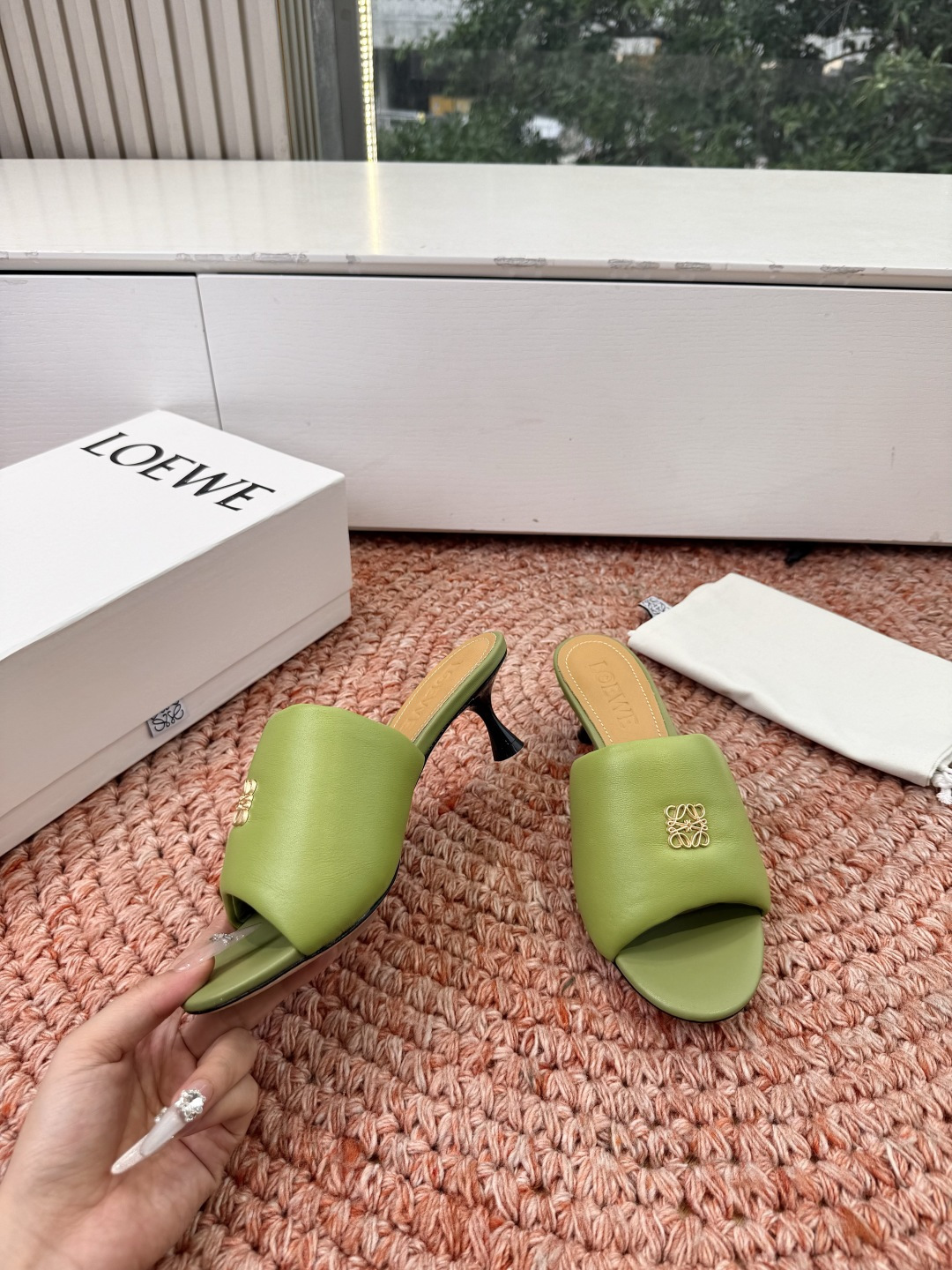 🌾G042顶级品质LOEWE 罗意威 法式复古感的拖鞋来啦！✔️饰以Anagram Pebble标志性元