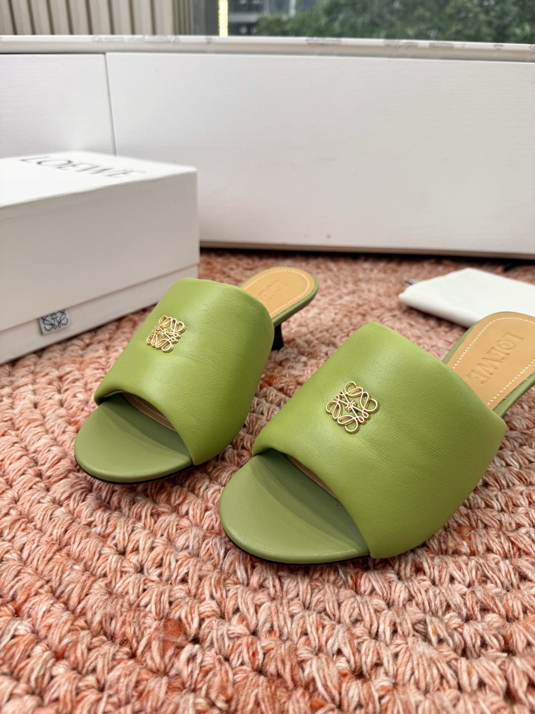 🌾G042顶级品质LOEWE 罗意威 法式复古感的拖鞋来啦！✔️饰以Anagram Pebble标志性元