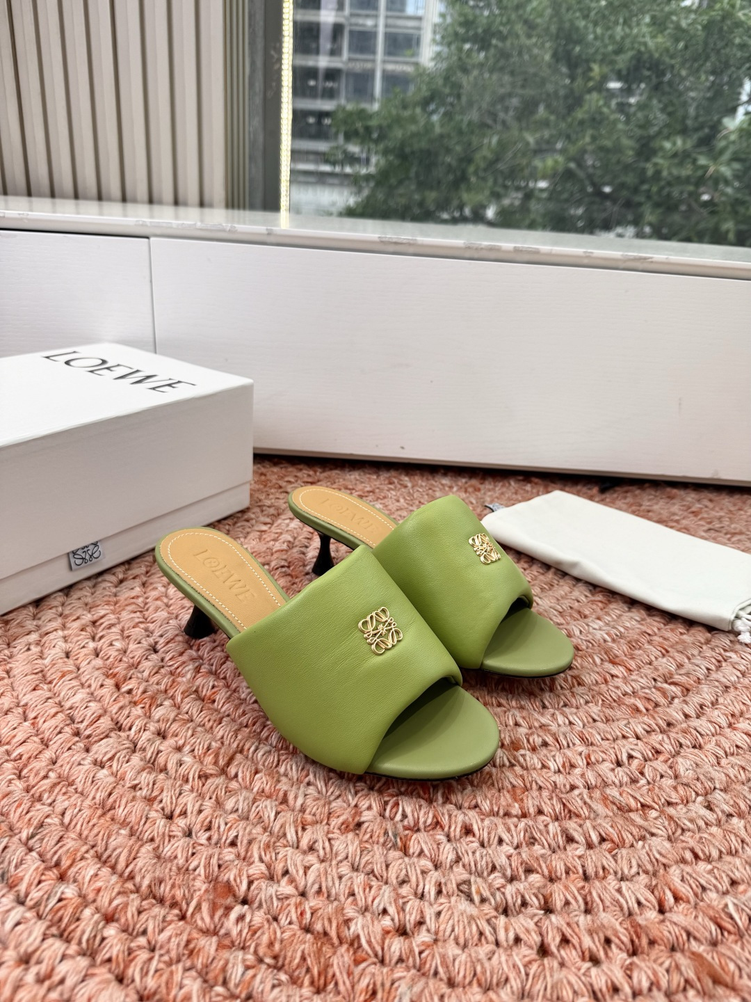 🌾G042顶级品质LOEWE 罗意威 法式复古感的拖鞋来啦！✔️饰以Anagram Pebble标志性元