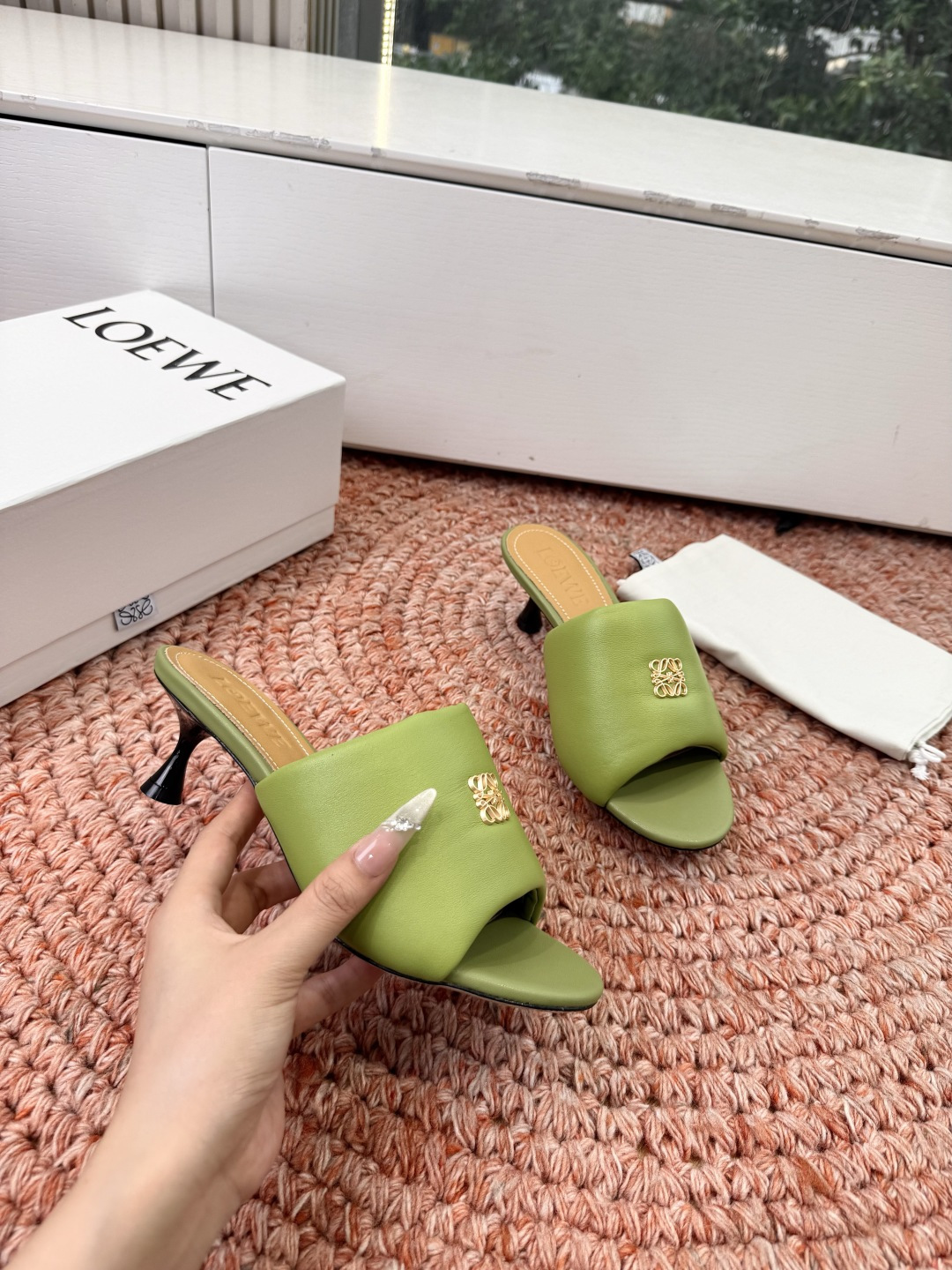 🌾G042顶级品质LOEWE 罗意威 法式复古感的拖鞋来啦！✔️饰以Anagram Pebble标志性元