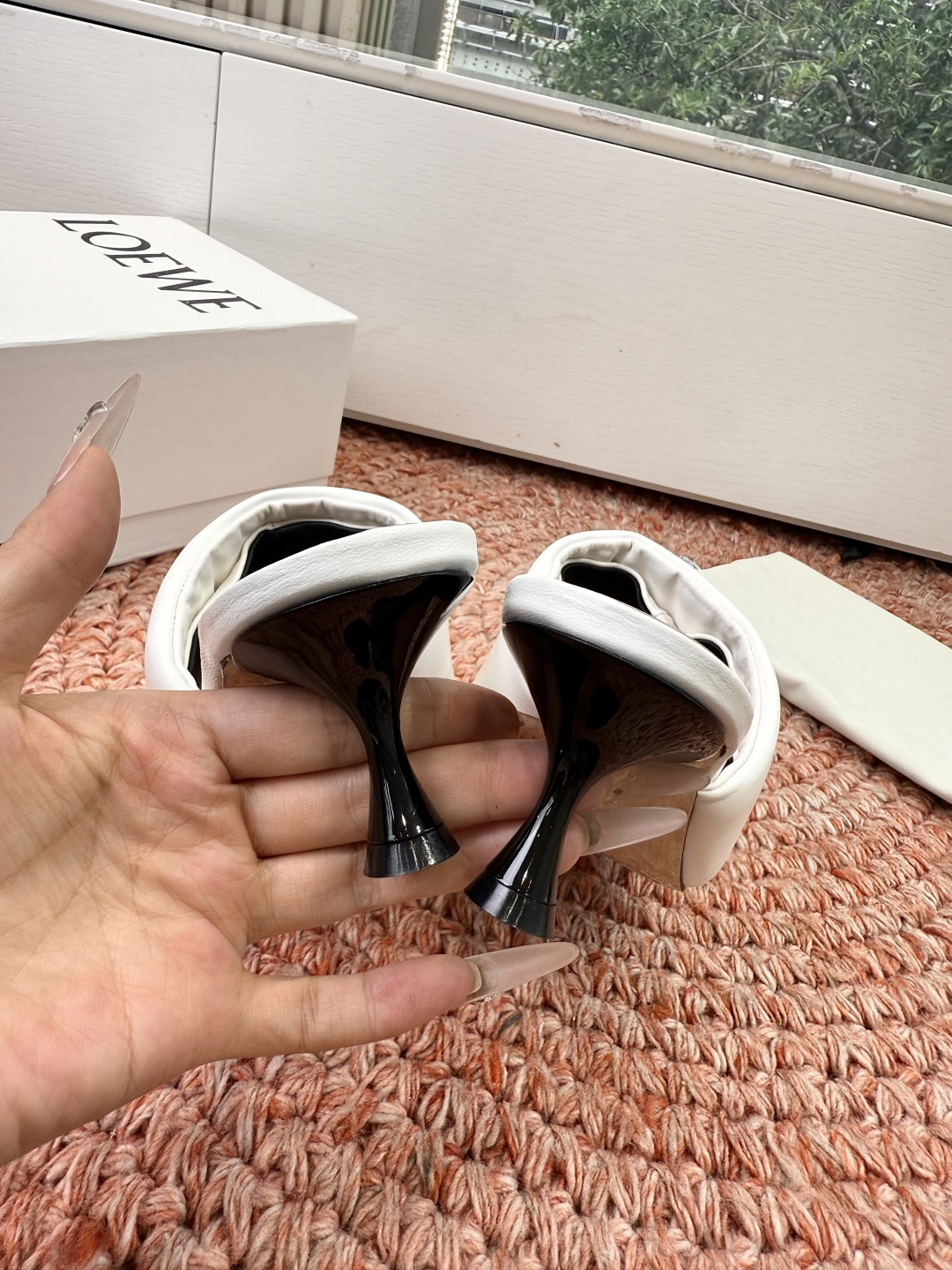 🌾G042顶级品质LOEWE 罗意威 法式复古感的拖鞋来啦！✔️饰以Anagram Pebble标志性元