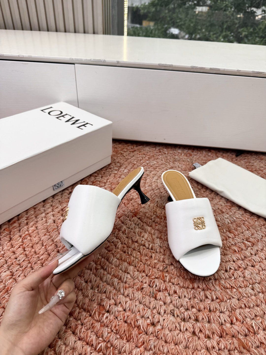 🌾G042顶级品质LOEWE 罗意威 法式复古感的拖鞋来啦！✔️饰以Anagram Pebble标志性元