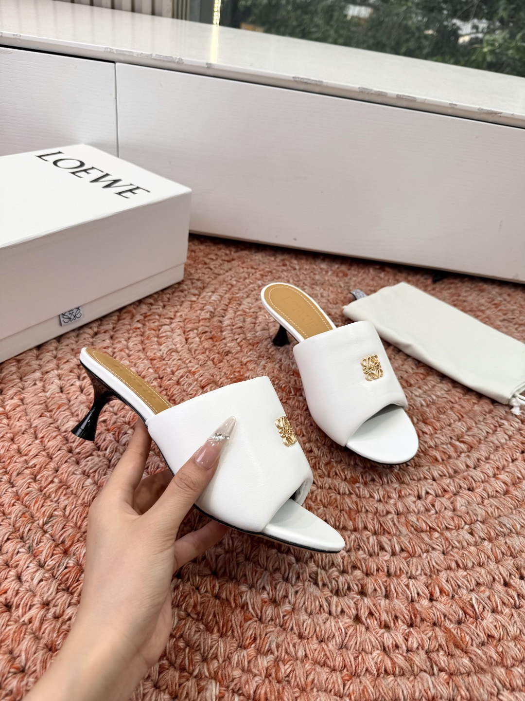 🌾G042顶级品质LOEWE 罗意威 法式复古感的拖鞋来啦！✔️饰以Anagram Pebble标志性元