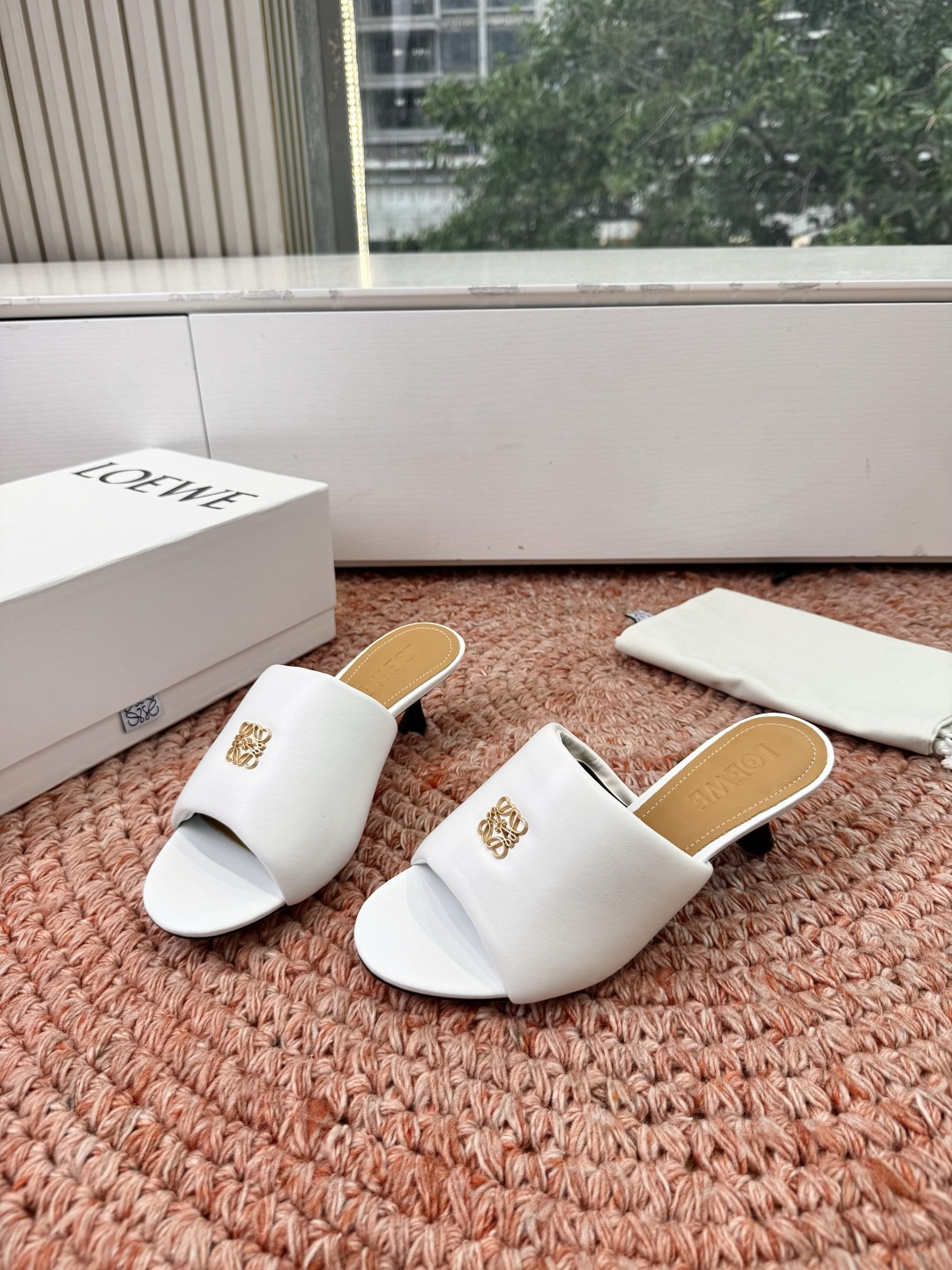 🌾G042顶级品质LOEWE 罗意威 法式复古感的拖鞋来啦！✔️饰以Anagram Pebble标志性元