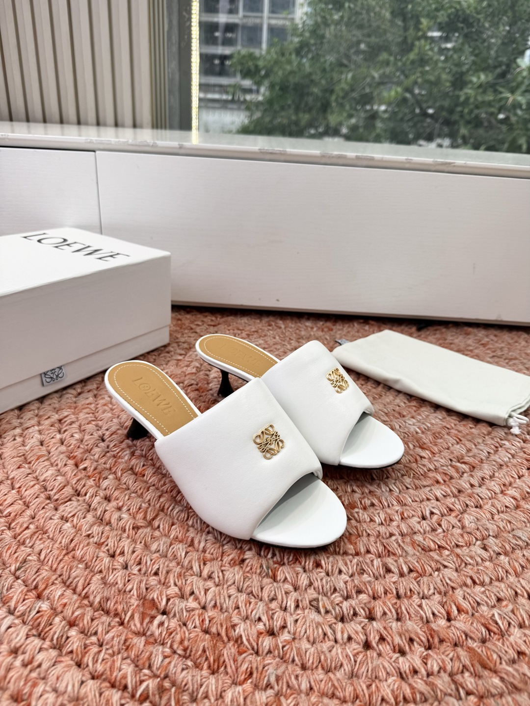 🌾G042顶级品质LOEWE 罗意威 法式复古感的拖鞋来啦！✔️饰以Anagram Pebble标志性元