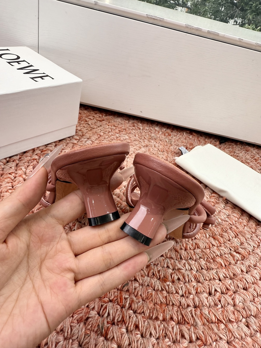 🌾G042顶级品质LOEWE 罗意威蝴蝶结复古感的拖鞋来啦！✔️饰以Anagram Pebble标志性元