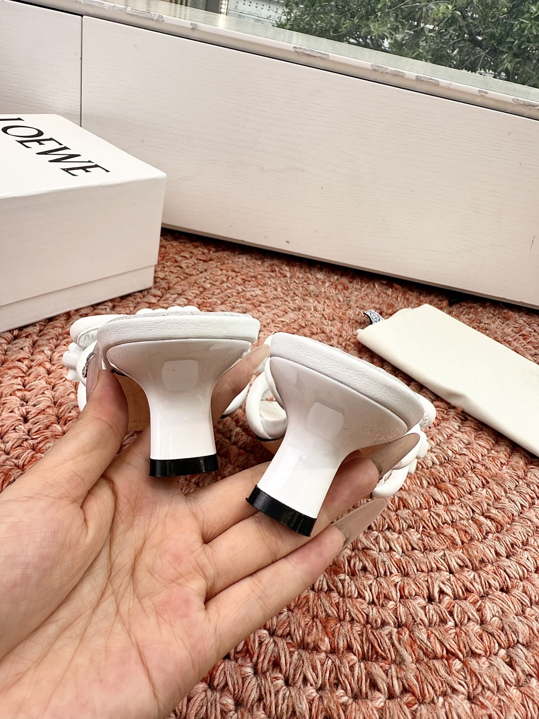 🌾G042顶级品质LOEWE 罗意威蝴蝶结复古感的拖鞋来啦！✔️饰以Anagram Pebble标志性元