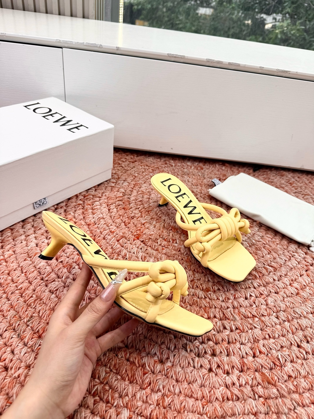 🌾G042顶级品质LOEWE 罗意威蝴蝶结复古感的拖鞋来啦！✔️饰以Anagram Pebble标志性元