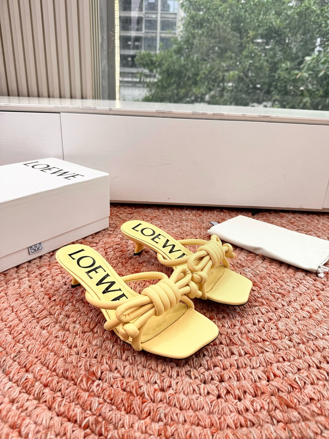 🌾G042顶级品质LOEWE 罗意威蝴蝶结复古感的拖鞋来啦！✔️饰以Anagram Pebble标志性元