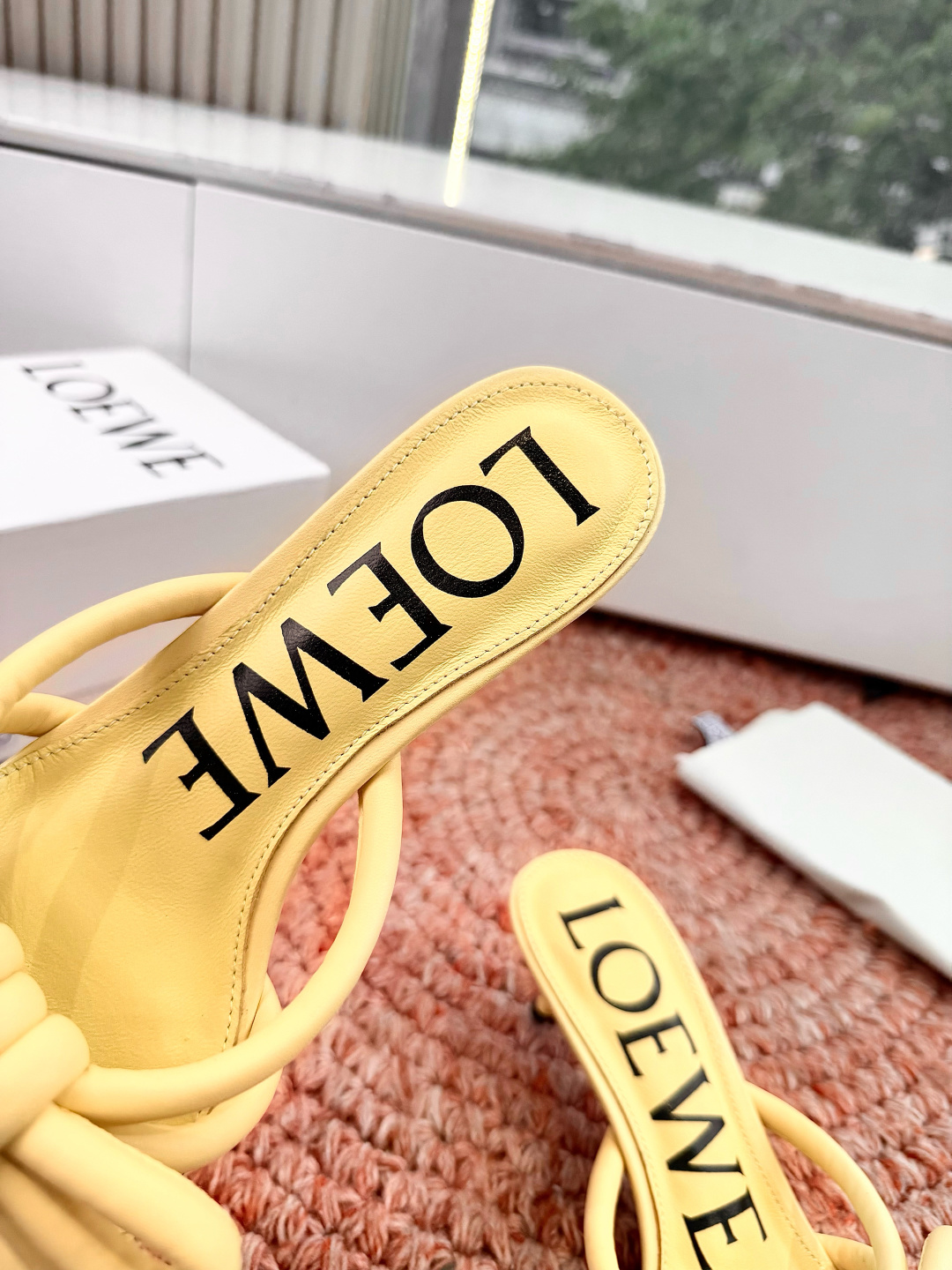 🌾G042顶级品质LOEWE 罗意威蝴蝶结复古感的拖鞋来啦！✔️饰以Anagram Pebble标志性元