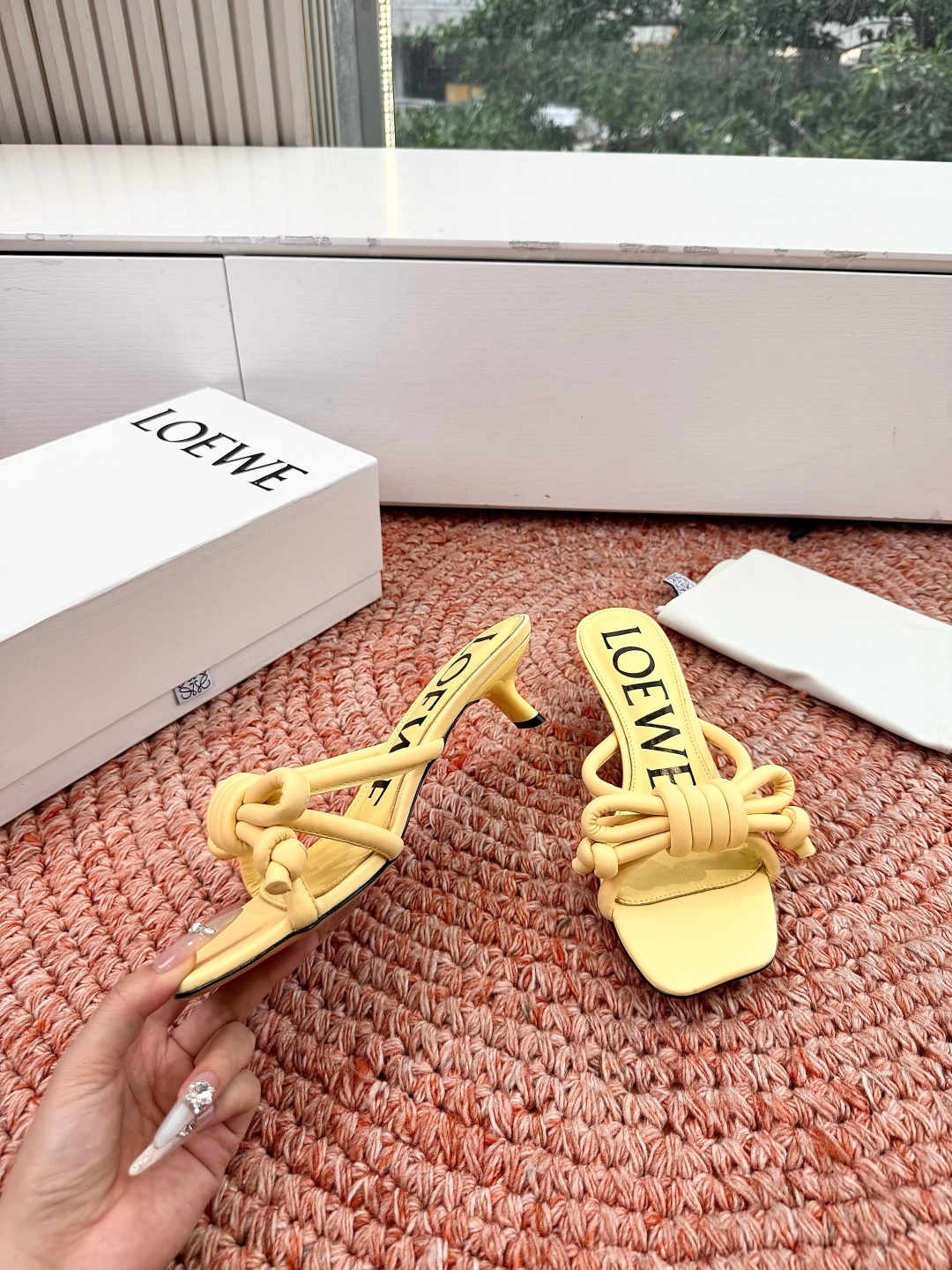 🌾G042顶级品质LOEWE 罗意威蝴蝶结复古感的拖鞋来啦！✔️饰以Anagram Pebble标志性元