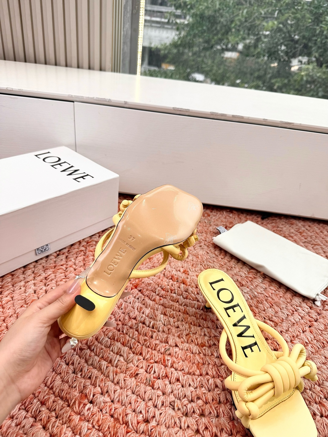 🌾G042顶级品质LOEWE 罗意威蝴蝶结复古感的拖鞋来啦！✔️饰以Anagram Pebble标志性元