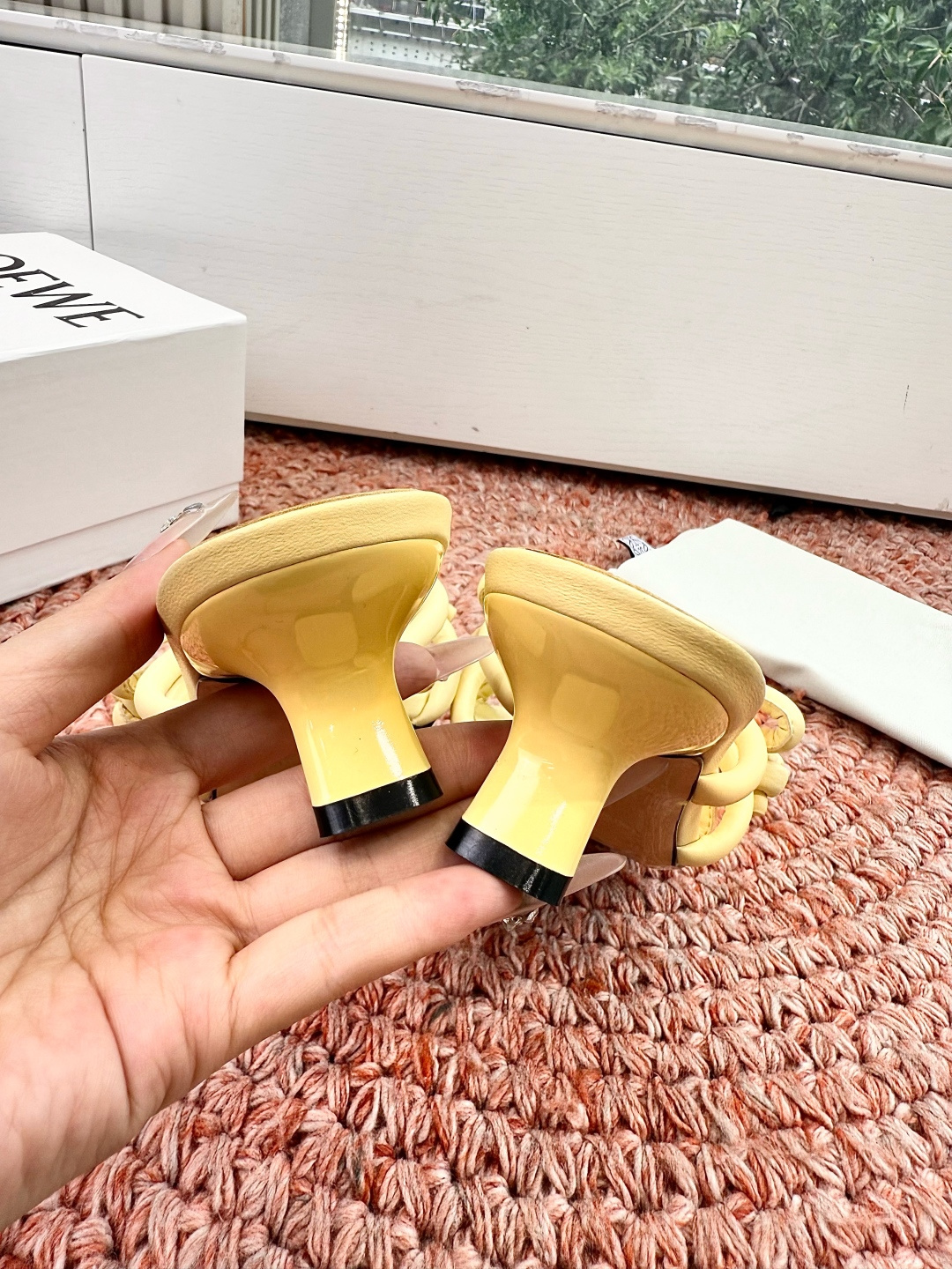 🌾G042顶级品质LOEWE 罗意威蝴蝶结复古感的拖鞋来啦！✔️饰以Anagram Pebble标志性元