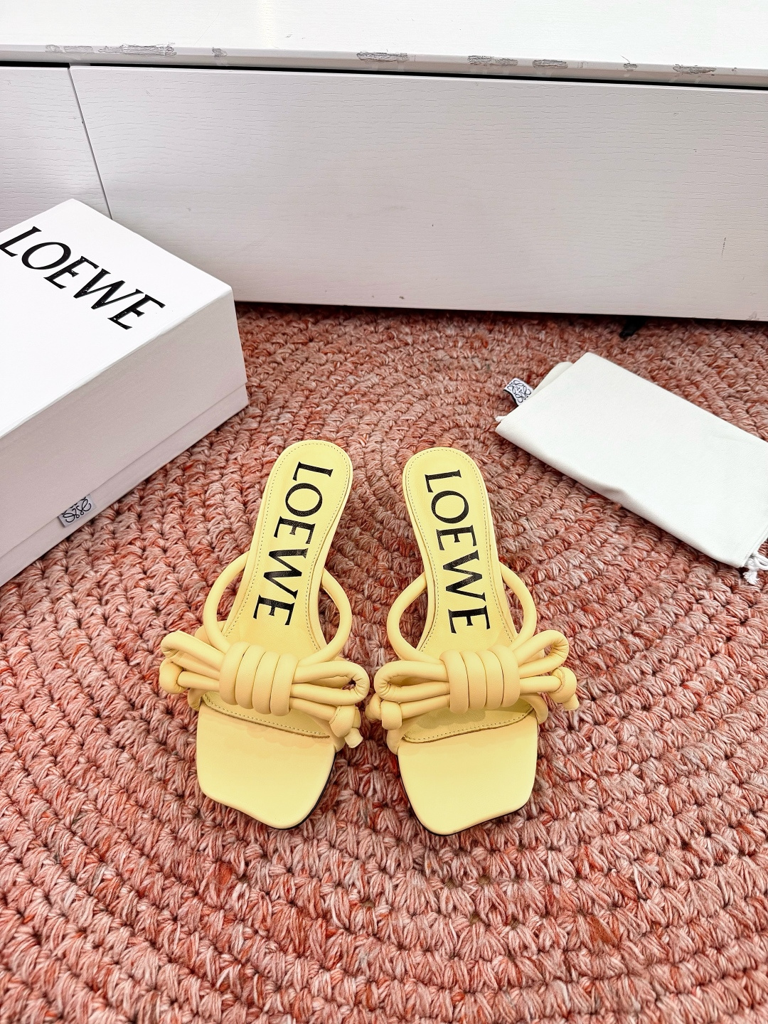 🌾G042顶级品质LOEWE 罗意威蝴蝶结复古感的拖鞋来啦！✔️饰以Anagram Pebble标志性元