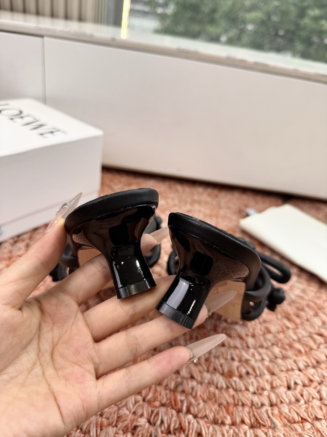 🌾G042顶级品质LOEWE 罗意威蝴蝶结复古感的拖鞋来啦！✔️饰以Anagram Pebble标志性元