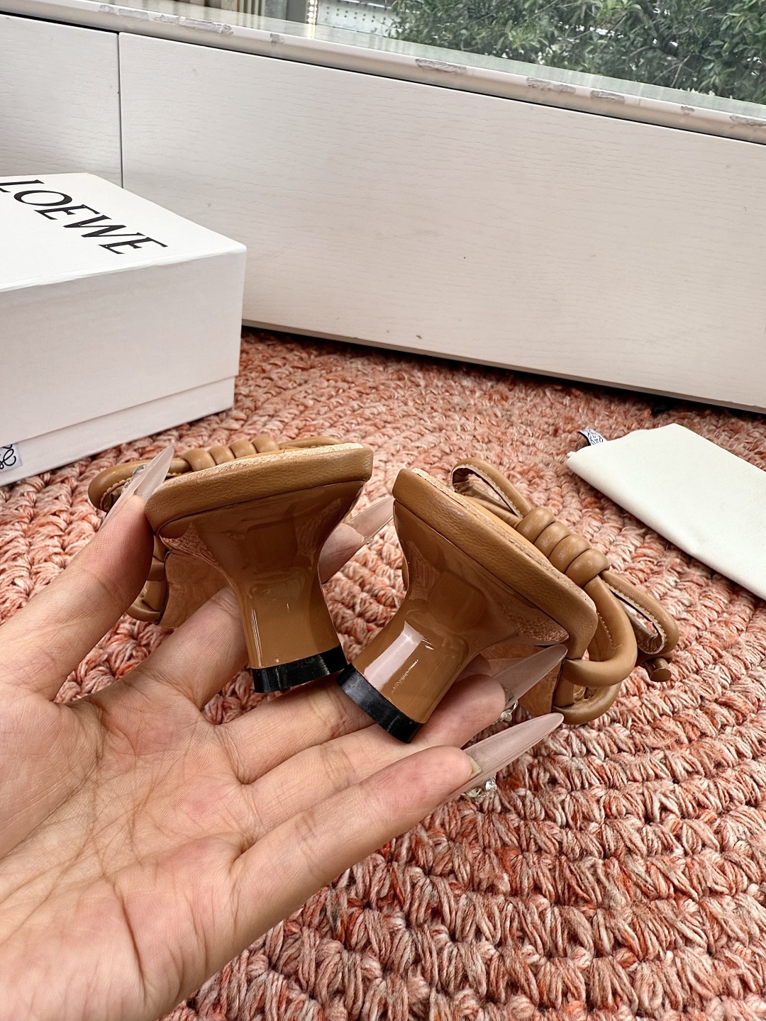 🌾G042顶级品质LOEWE 罗意威蝴蝶结复古感的拖鞋来啦！✔️饰以Anagram Pebble标志性元