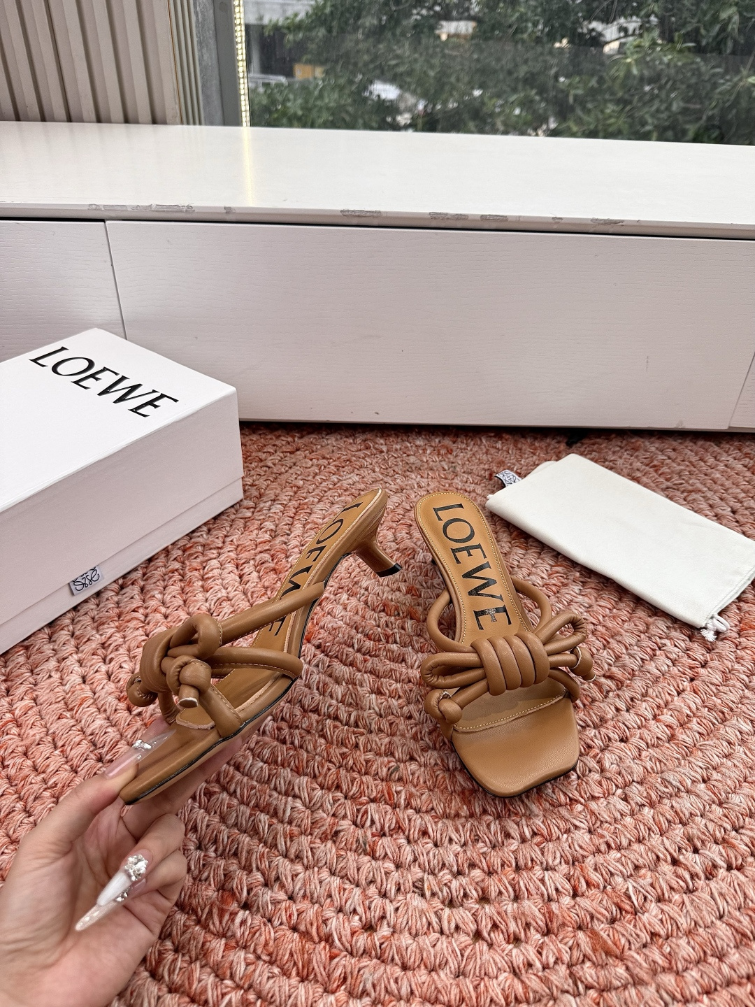 🌾G042顶级品质LOEWE 罗意威蝴蝶结复古感的拖鞋来啦！✔️饰以Anagram Pebble标志性元