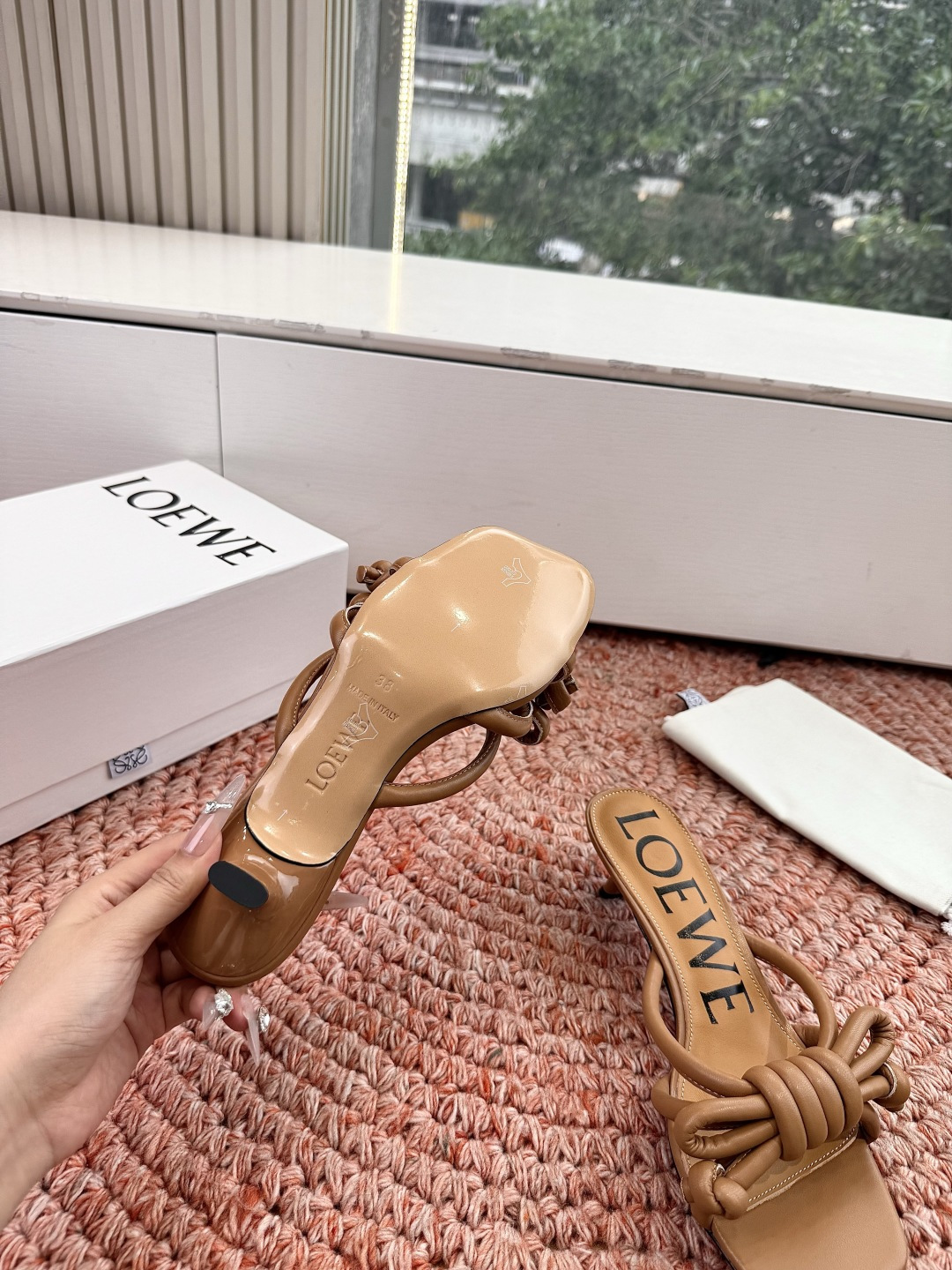 🌾G042顶级品质LOEWE 罗意威蝴蝶结复古感的拖鞋来啦！✔️饰以Anagram Pebble标志性元