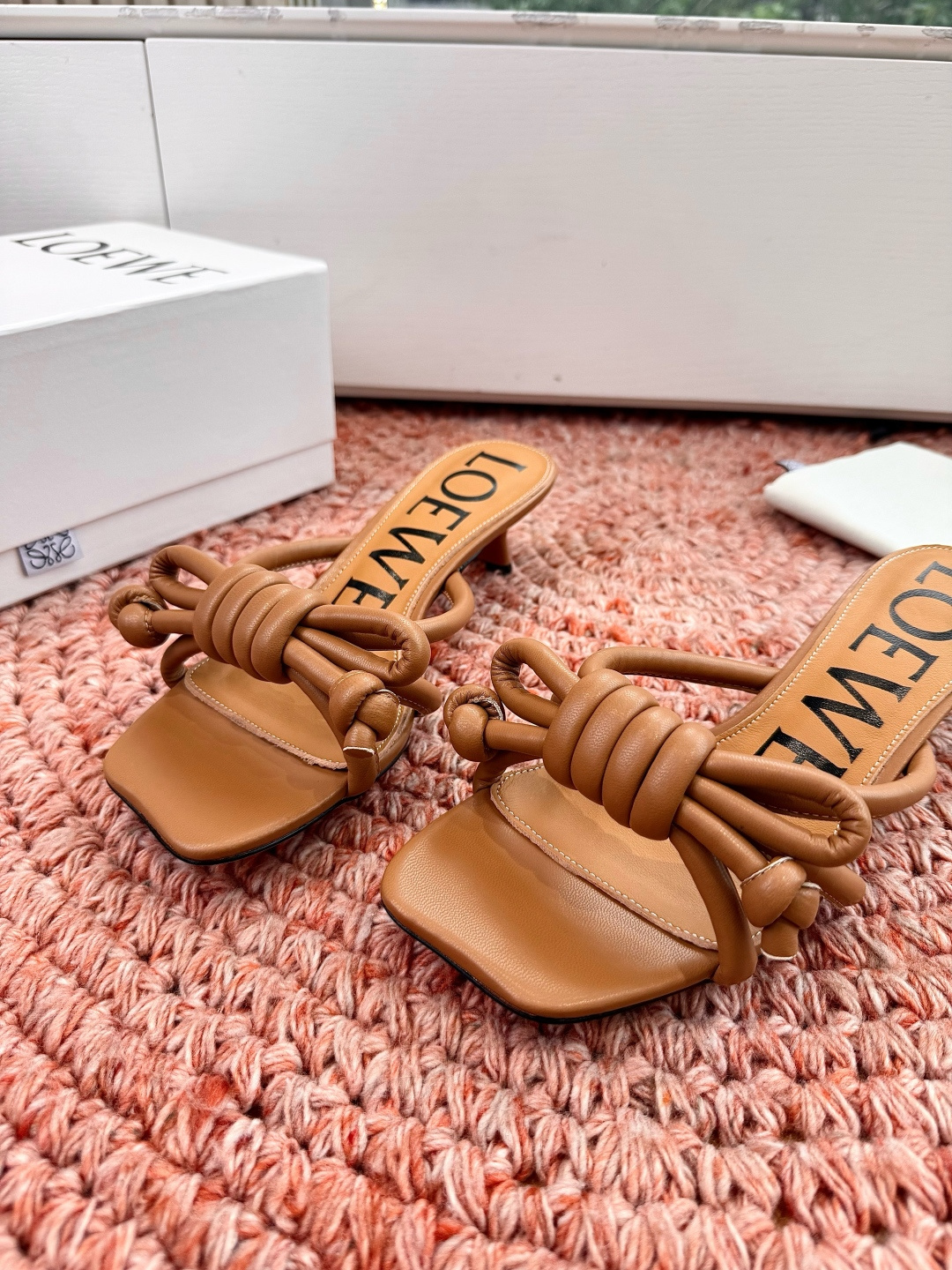 🌾G042顶级品质LOEWE 罗意威蝴蝶结复古感的拖鞋来啦！✔️饰以Anagram Pebble标志性元