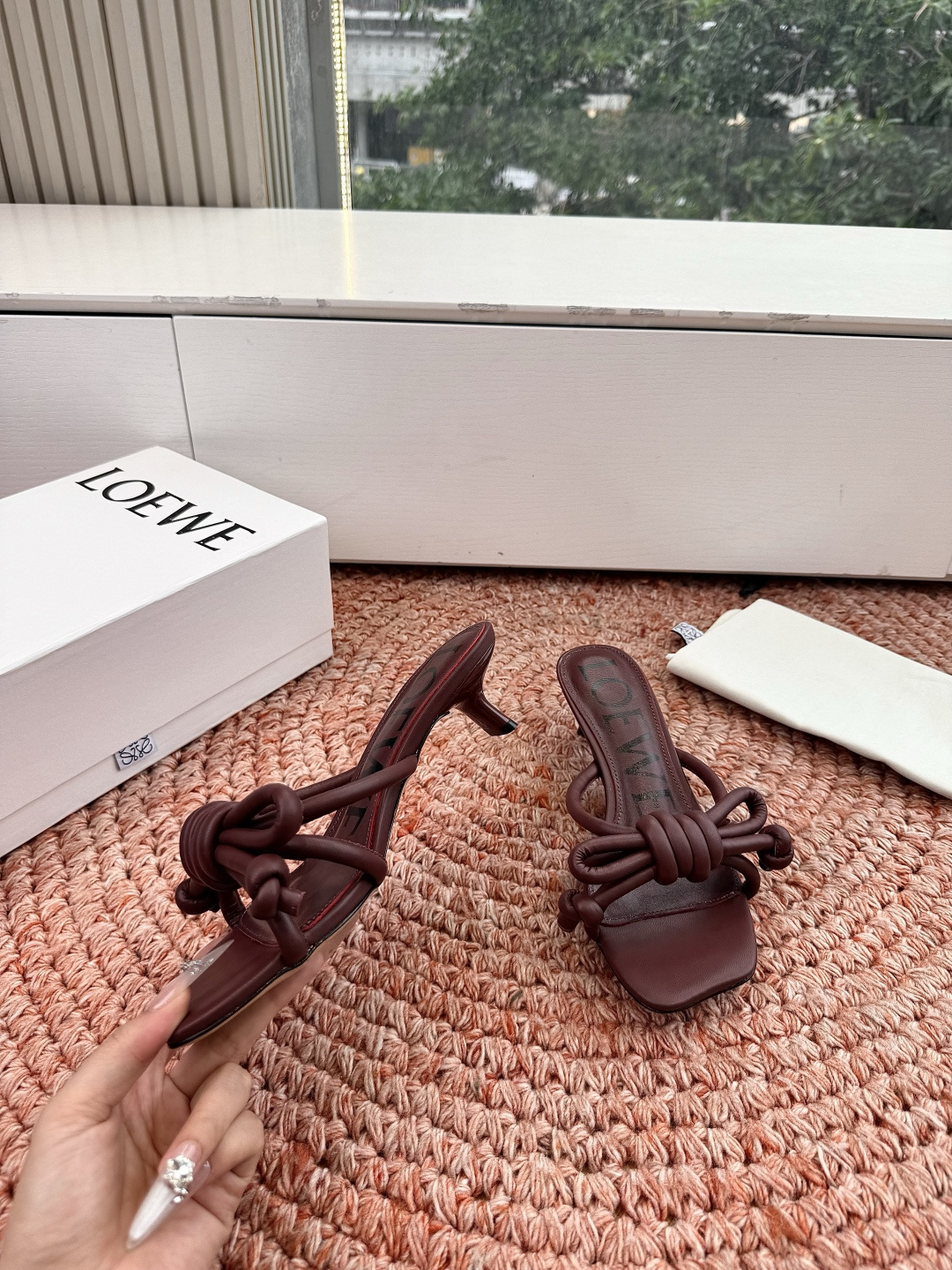 🌾G042顶级品质LOEWE 罗意威蝴蝶结复古感的拖鞋来啦！✔️饰以Anagram Pebble标志性元