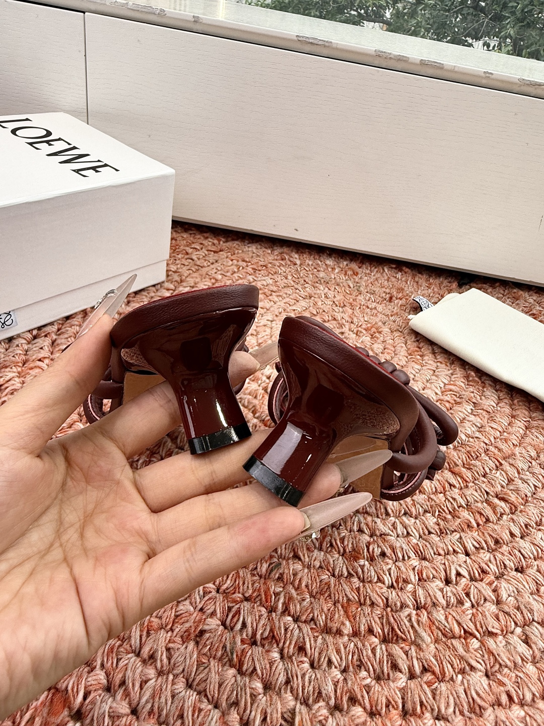 🌾G042顶级品质LOEWE 罗意威蝴蝶结复古感的拖鞋来啦！✔️饰以Anagram Pebble标志性元