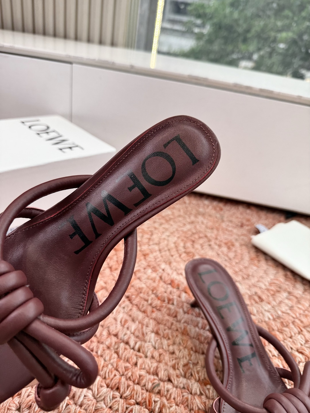 🌾G042顶级品质LOEWE 罗意威蝴蝶结复古感的拖鞋来啦！✔️饰以Anagram Pebble标志性元