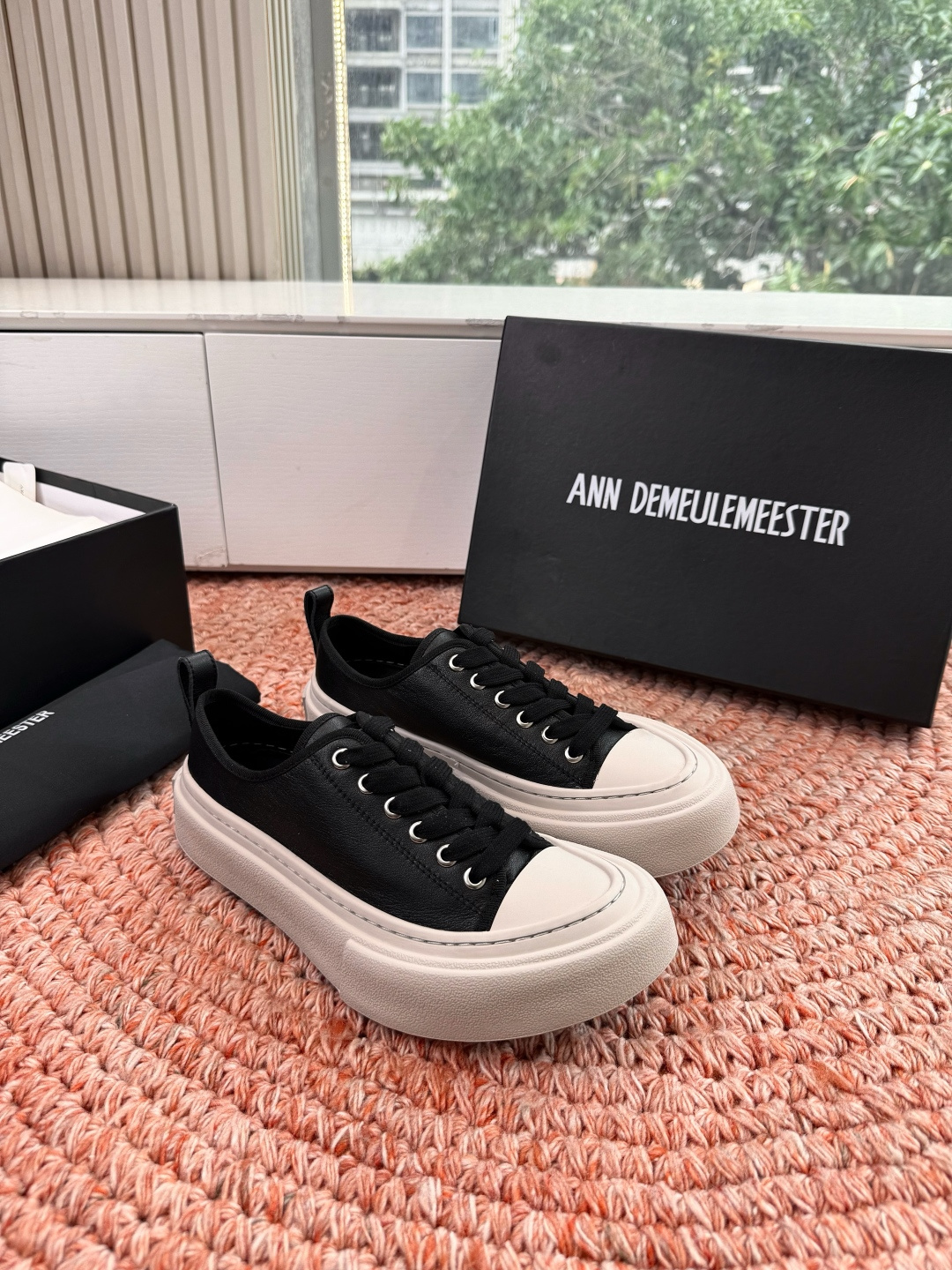 🌾G261顶级品质ANNDEMEULEMEESTE* 早春新款贝壳头帆布鞋这双厚底贝壳头帆布鞋，是无数明