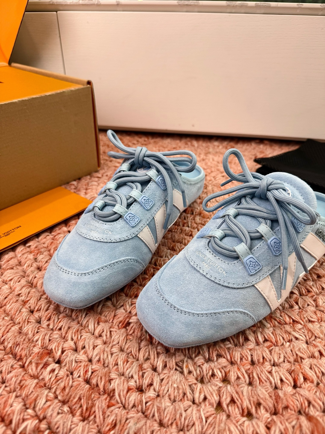 🌾G000所见即所得2026年春夏秀场上推出的 LV Footprint Soccer 芭蕾运动鞋是 P