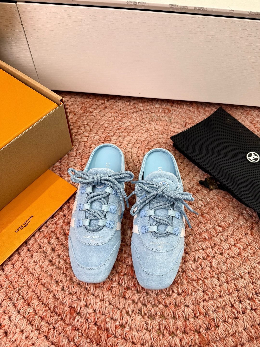 🌾G000所见即所得2026年春夏秀场上推出的 LV Footprint Soccer 芭蕾运动鞋是 P