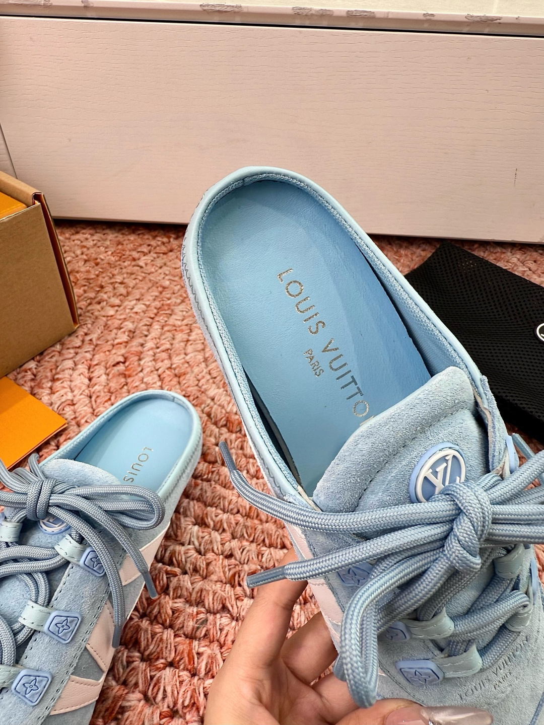 🌾G000所见即所得2026年春夏秀场上推出的 LV Footprint Soccer 芭蕾运动鞋是 P