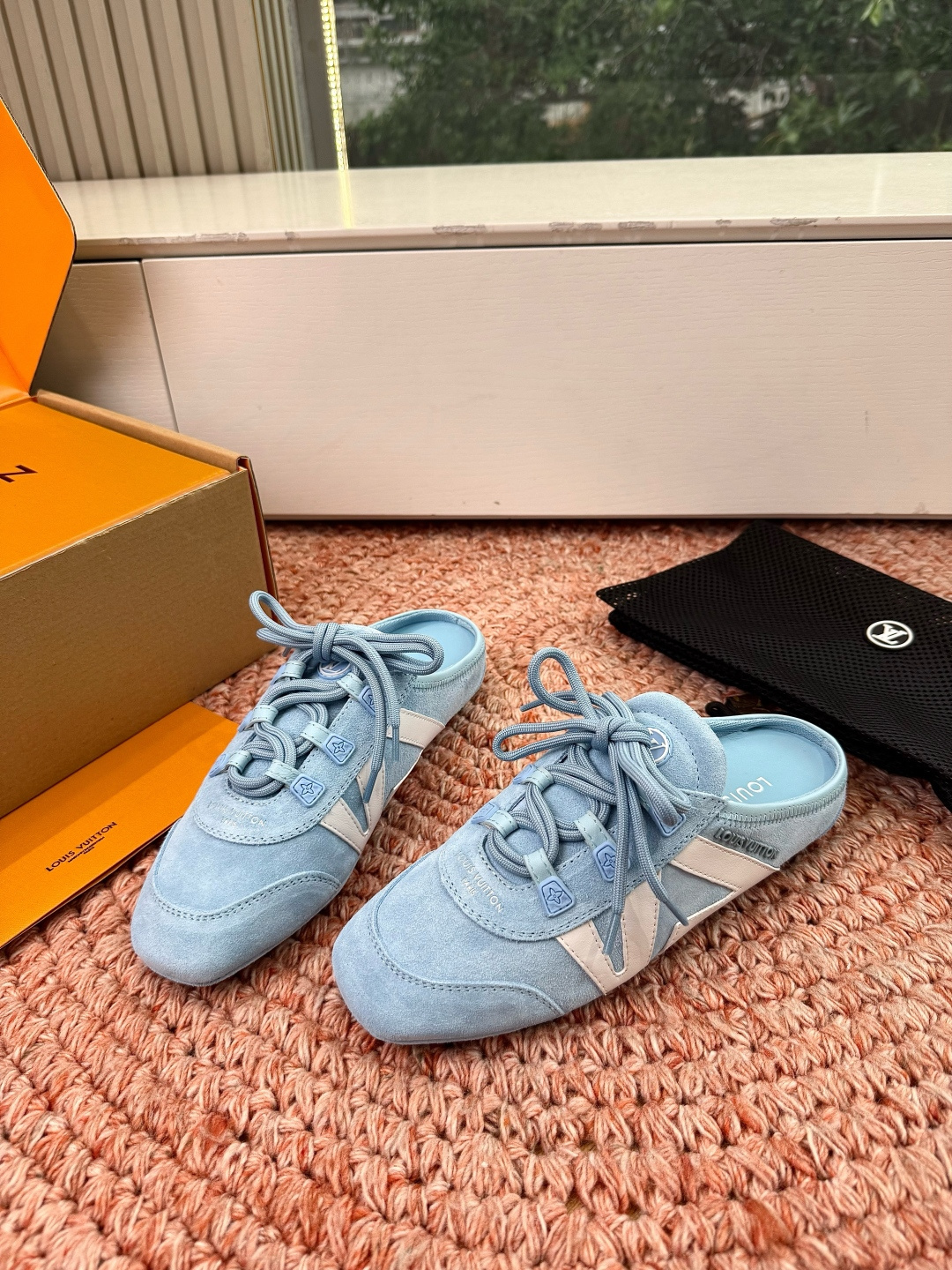 🌾G000所见即所得2026年春夏秀场上推出的 LV Footprint Soccer 芭蕾运动鞋是 P