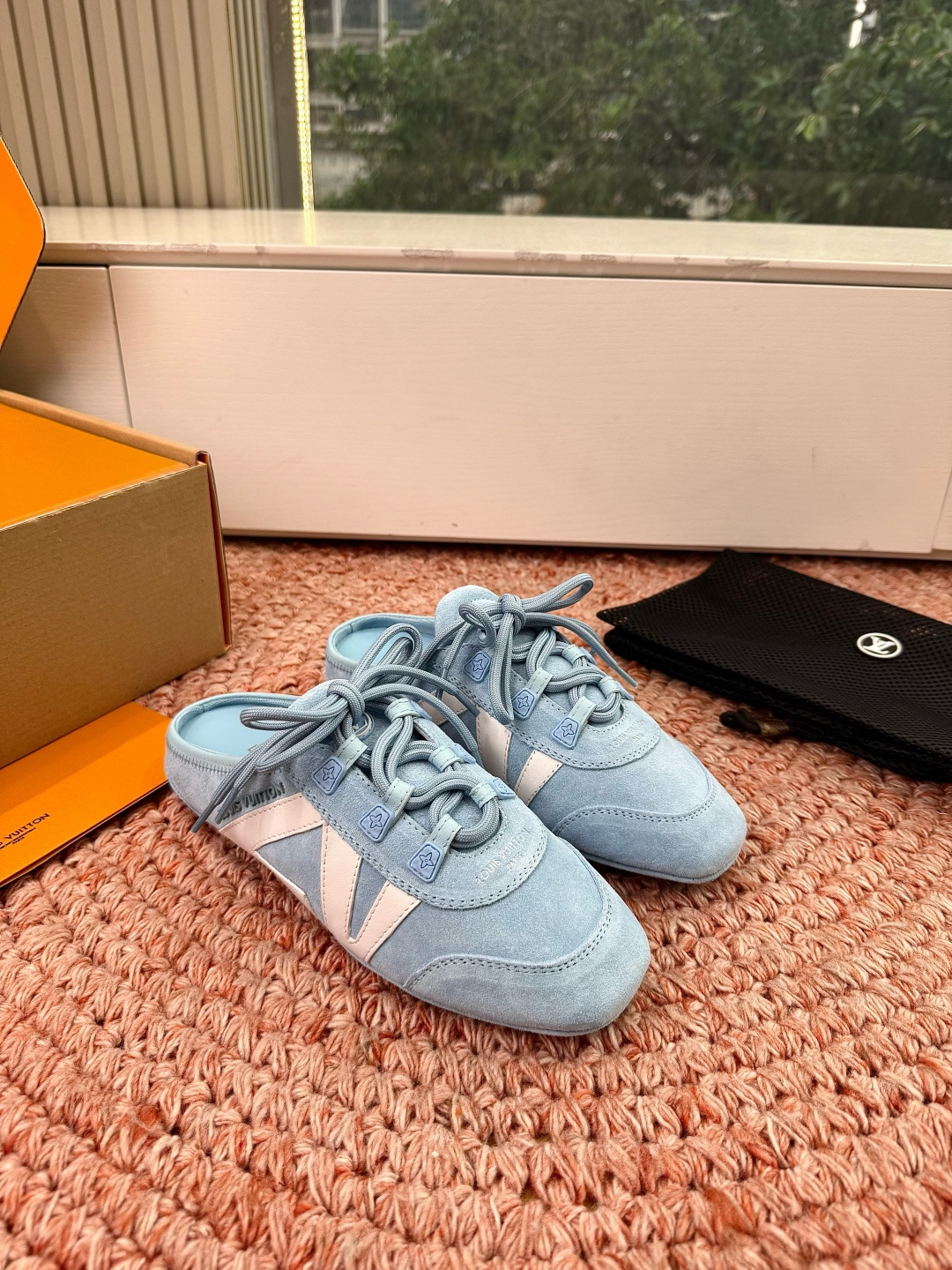 🌾G000所见即所得2026年春夏秀场上推出的 LV Footprint Soccer 芭蕾运动鞋是 P