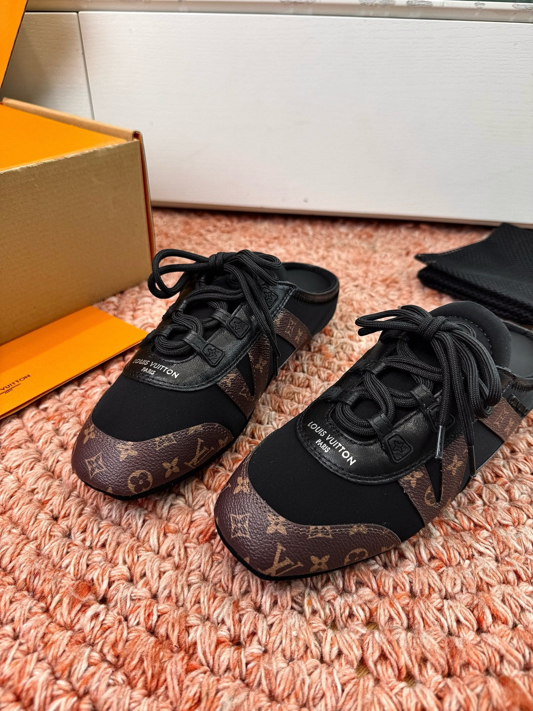 🌾G000所见即所得2026年春夏秀场上推出的 LV Footprint Soccer 芭蕾运动鞋是 P