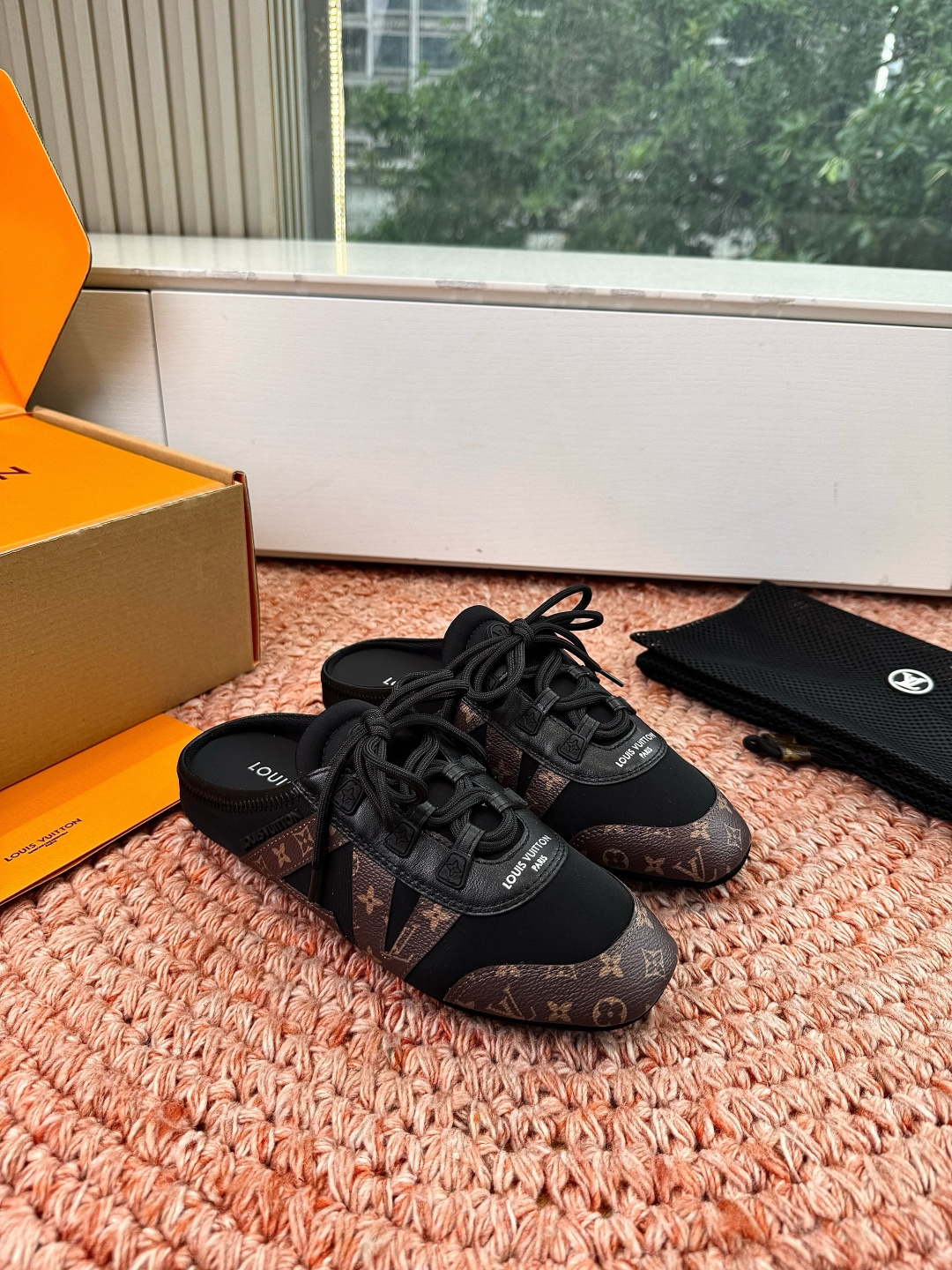 🌾G000所见即所得2026年春夏秀场上推出的 LV Footprint Soccer 芭蕾运动鞋是 P