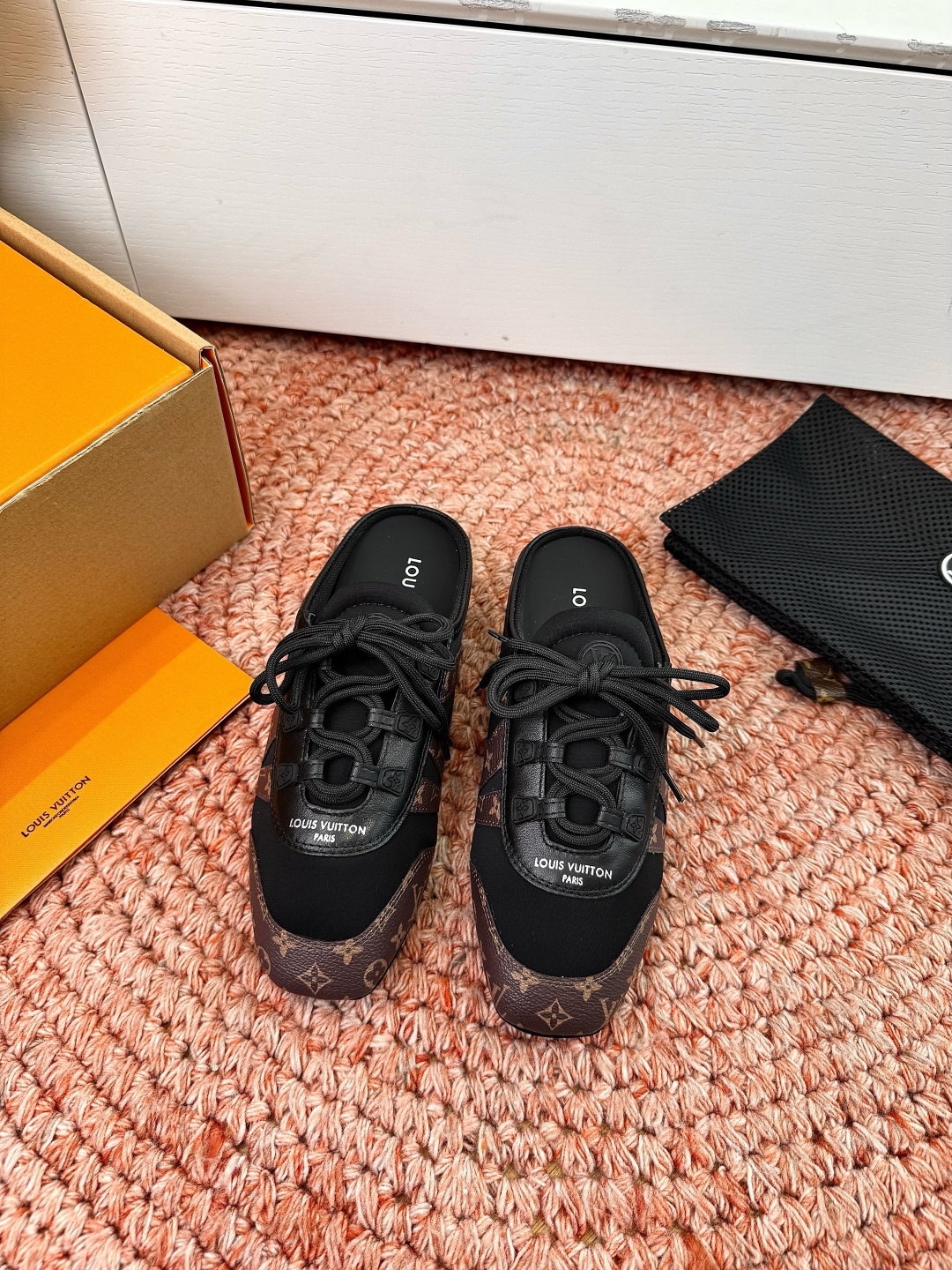 🌾G000所见即所得2026年春夏秀场上推出的 LV Footprint Soccer 芭蕾运动鞋是 P
