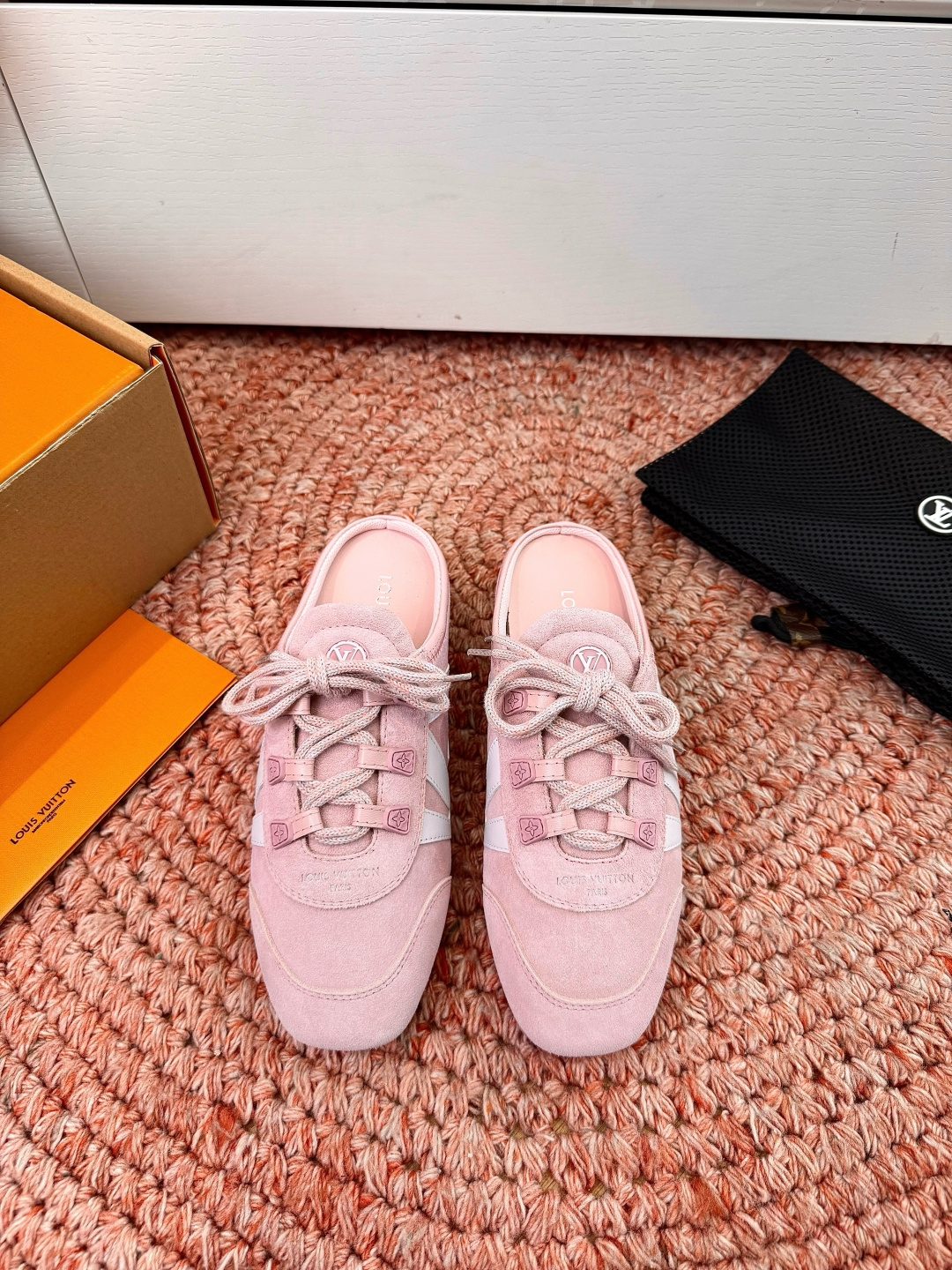 🌾G000所见即所得2026年春夏秀场上推出的 LV Footprint Soccer 芭蕾运动鞋是 P