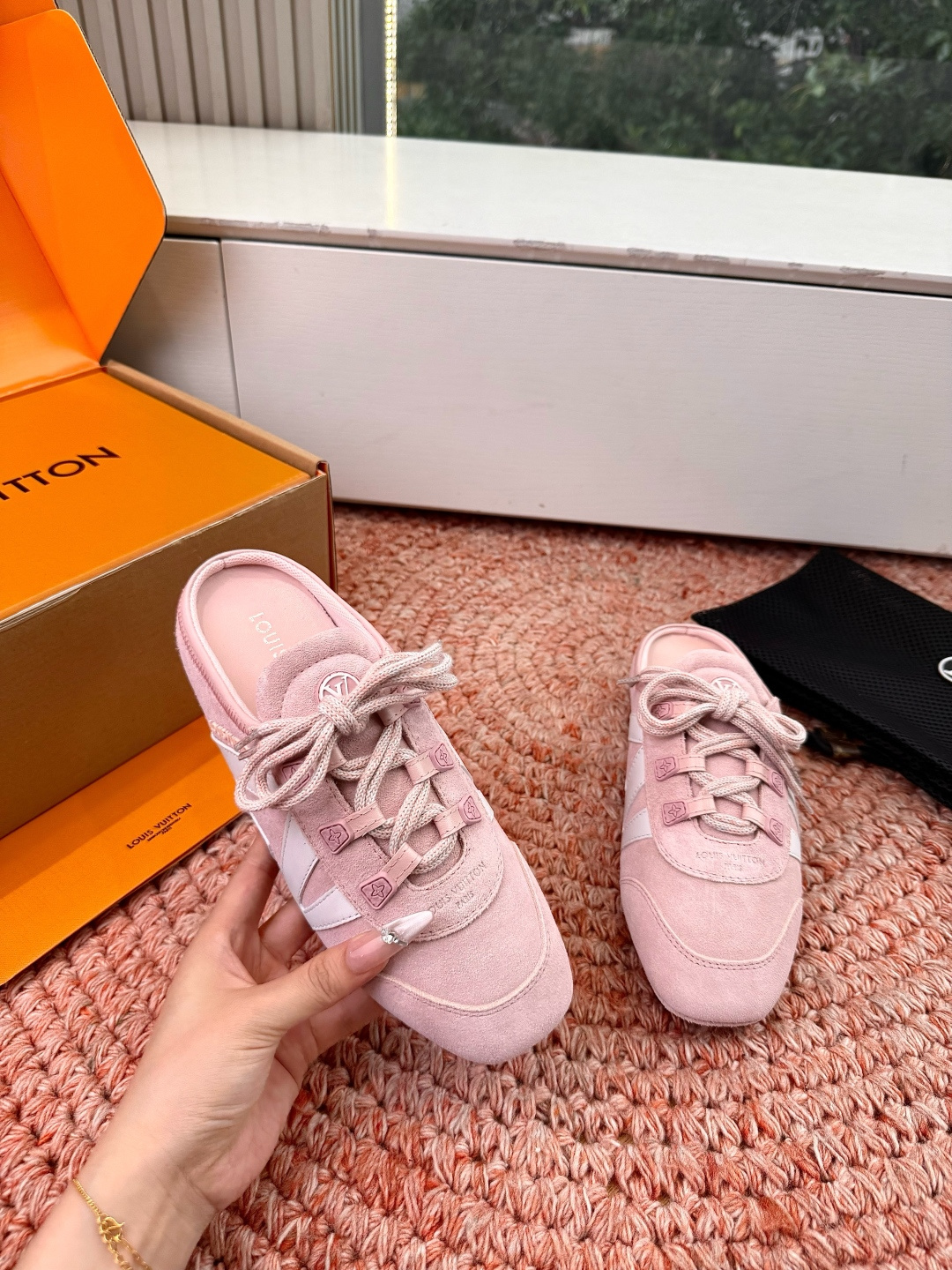 🌾G000所见即所得2026年春夏秀场上推出的 LV Footprint Soccer 芭蕾运动鞋是 P