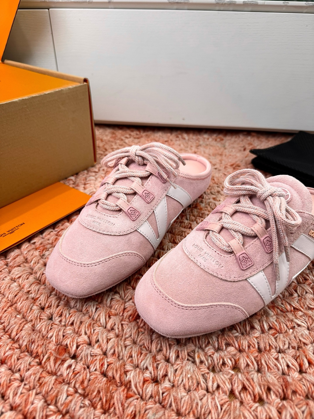 🌾G000所见即所得2026年春夏秀场上推出的 LV Footprint Soccer 芭蕾运动鞋是 P