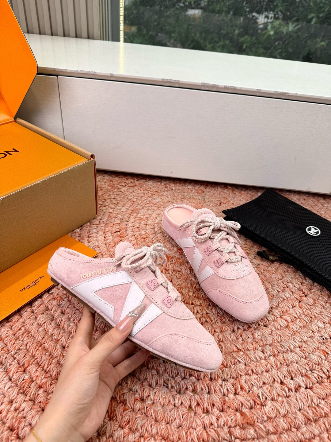 🌾G000所见即所得2026年春夏秀场上推出的 LV Footprint Soccer 芭蕾运动鞋是 P
