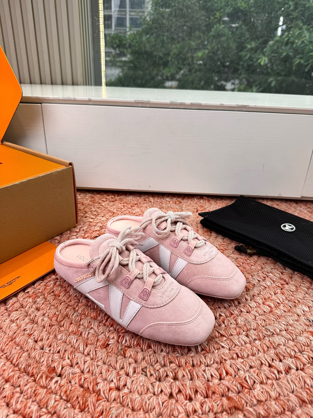 🌾G000所见即所得2026年春夏秀场上推出的 LV Footprint Soccer 芭蕾运动鞋是 P