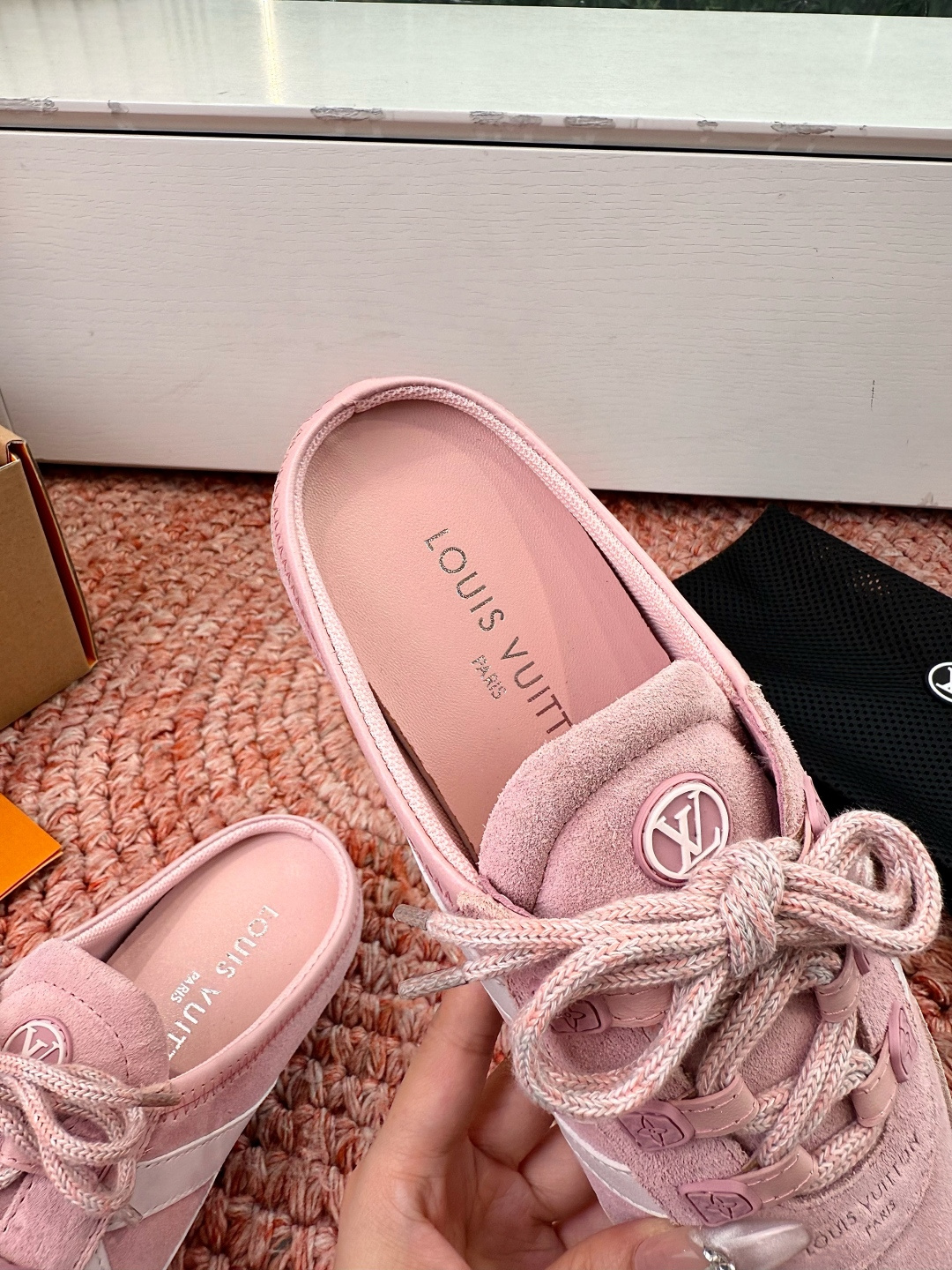 🌾G000所见即所得2026年春夏秀场上推出的 LV Footprint Soccer 芭蕾运动鞋是 P